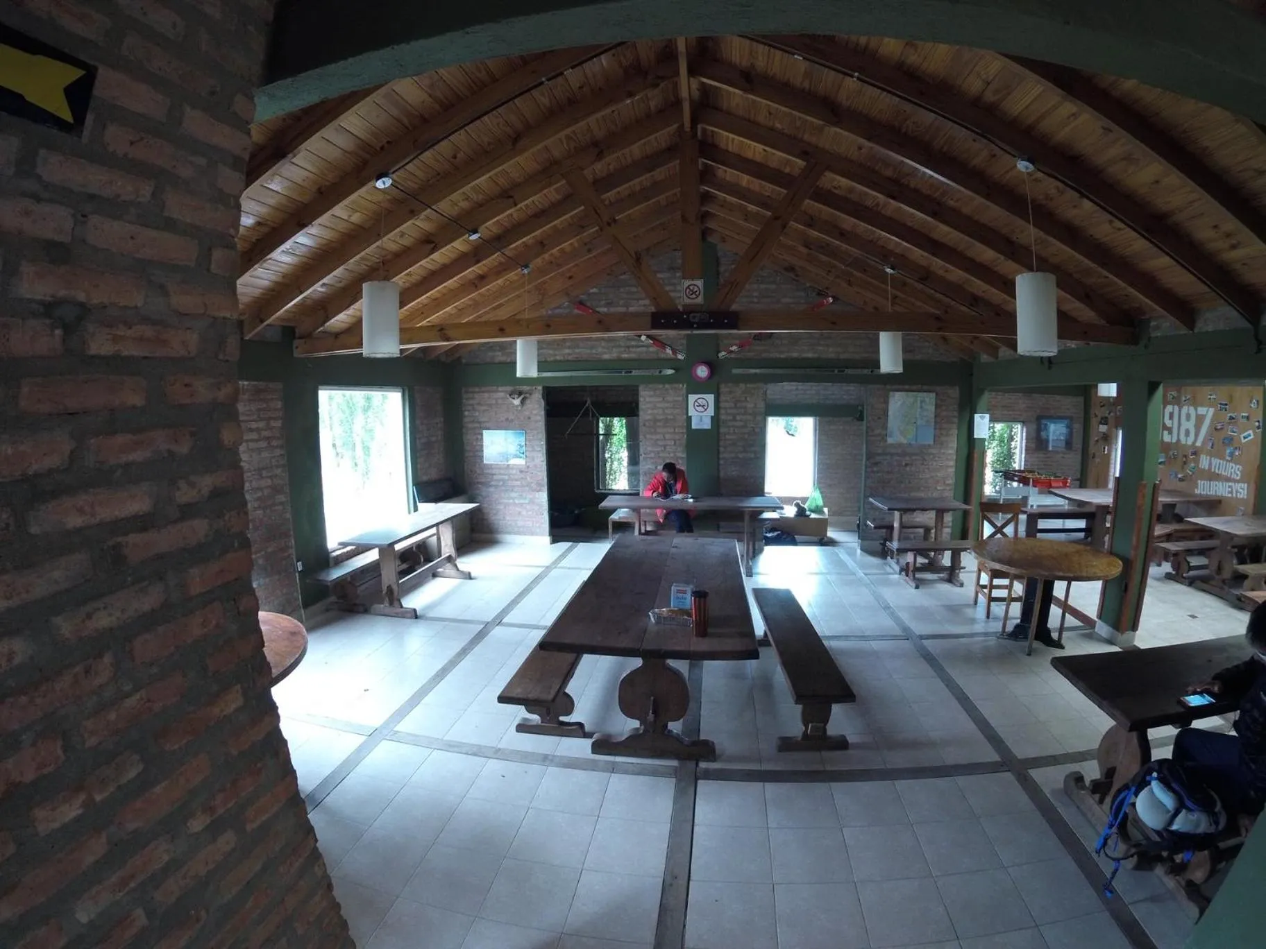 Communal lounge/ TV room in Hostel Los Pioneros