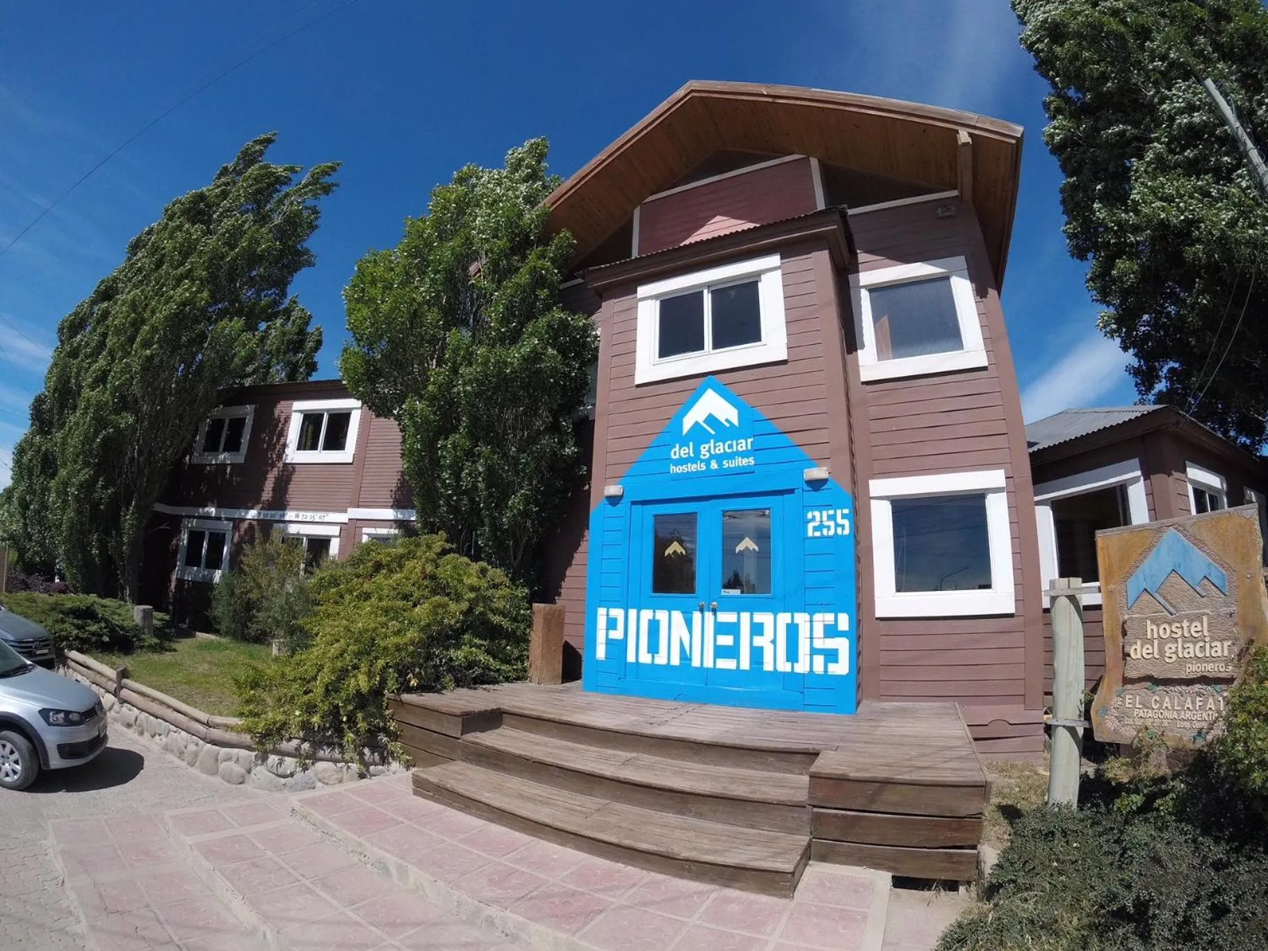 Facade/entrance in Hostel Los Pioneros