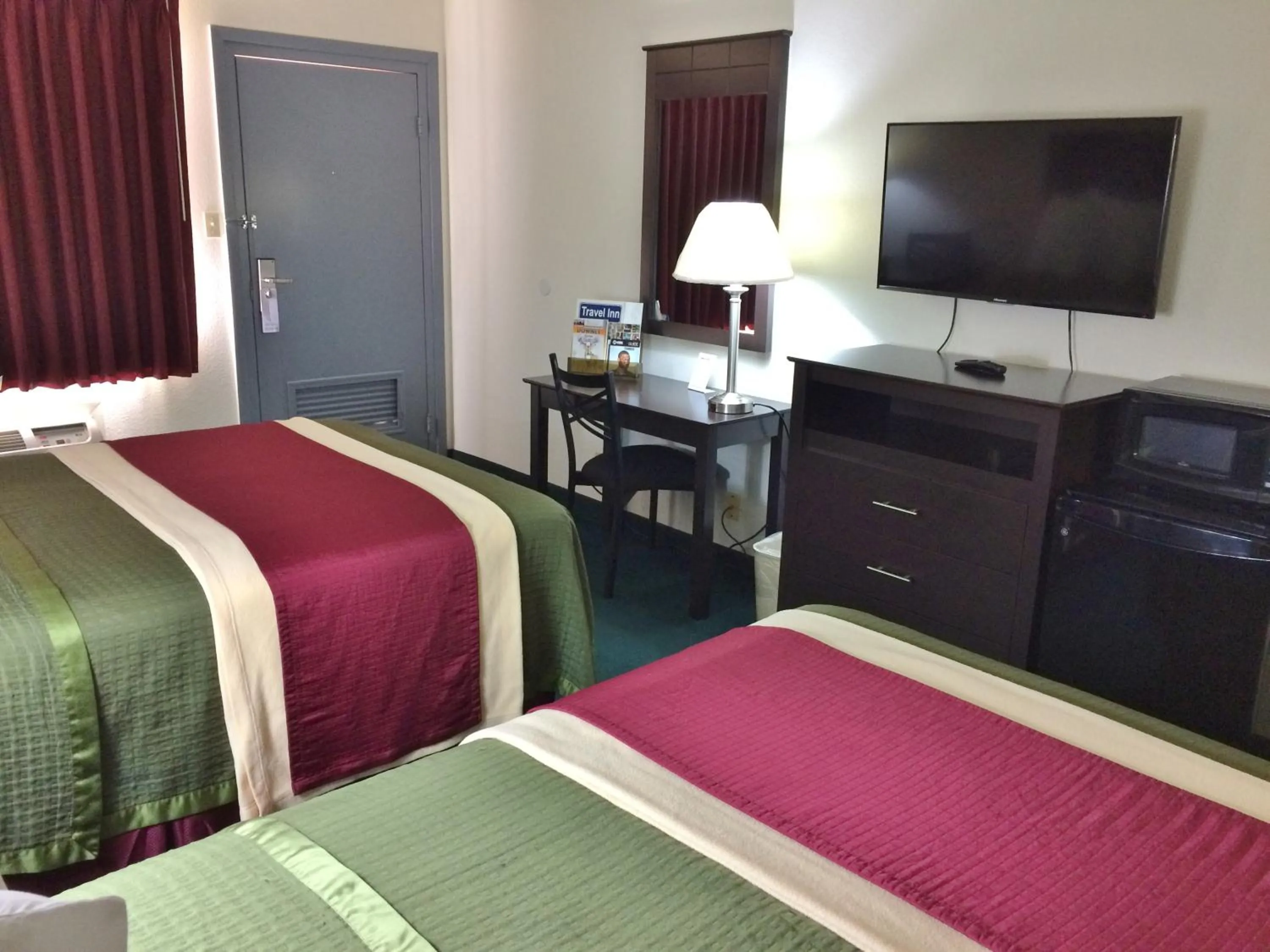 Bed in Travel Inn & Suites