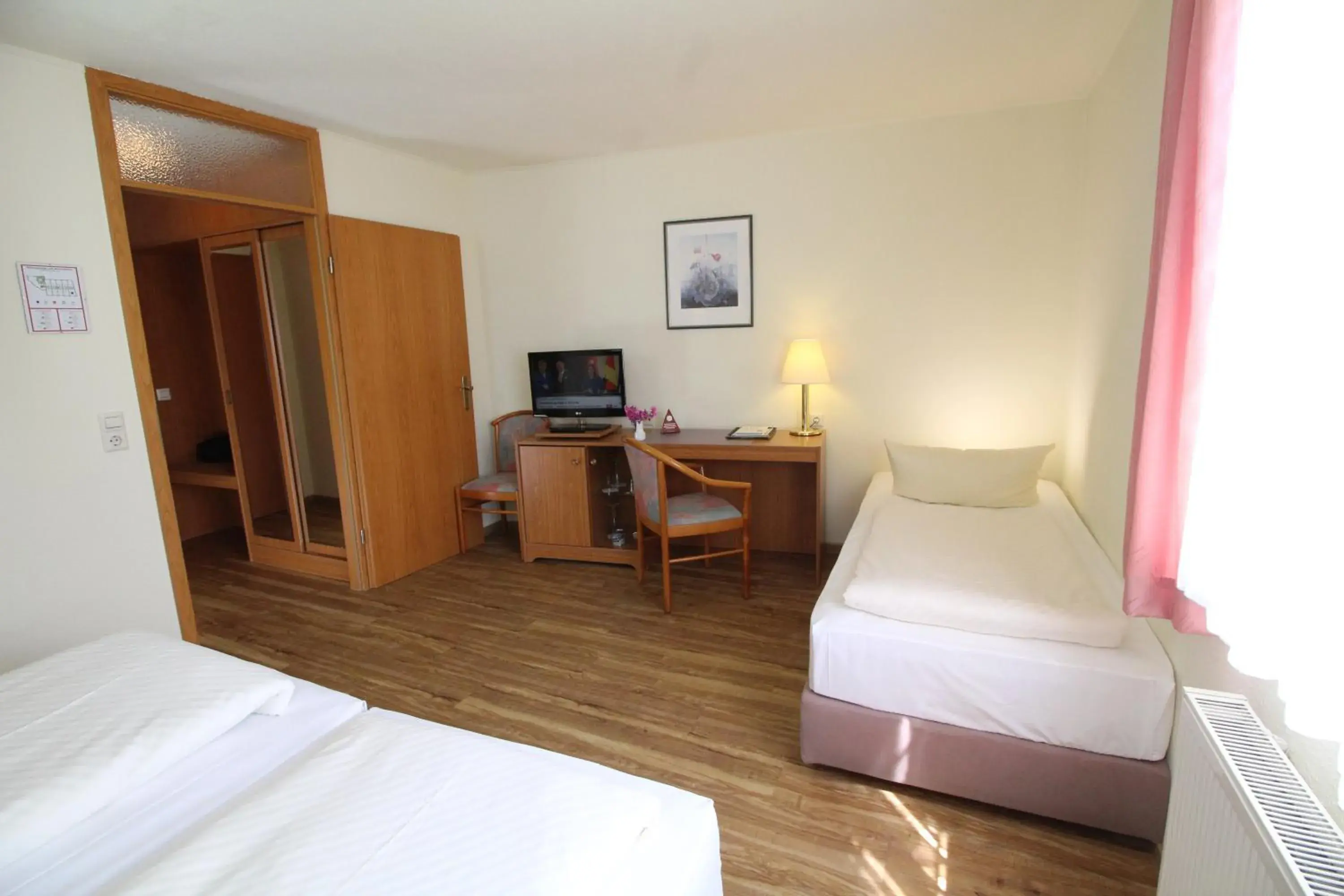 Photo of the whole room, Bed in Hotel Weisser Schwan Photo of the whole room, Bed in Hotel Weisser Schwan