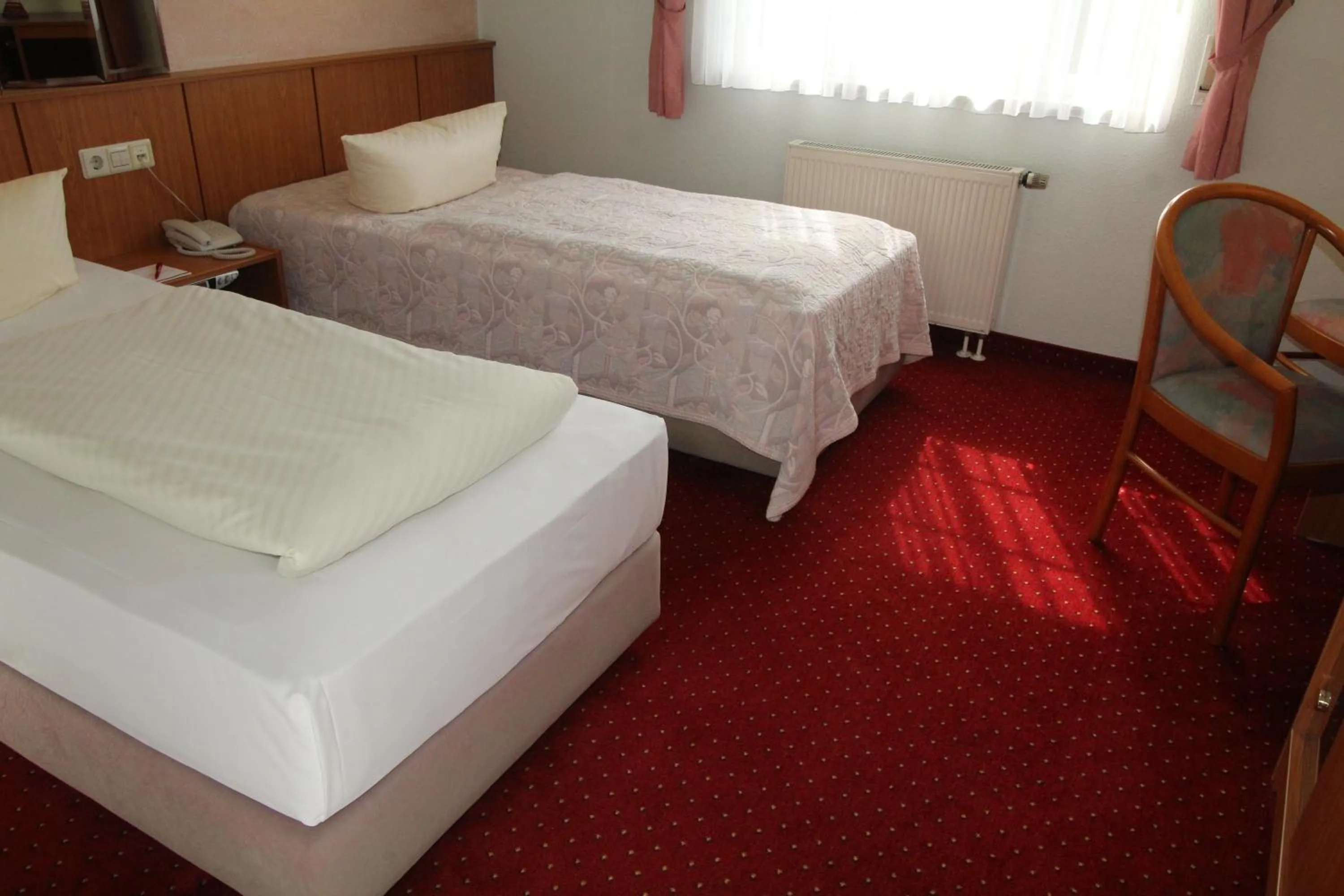 Photo of the whole room, Bed in Hotel Weisser Schwan