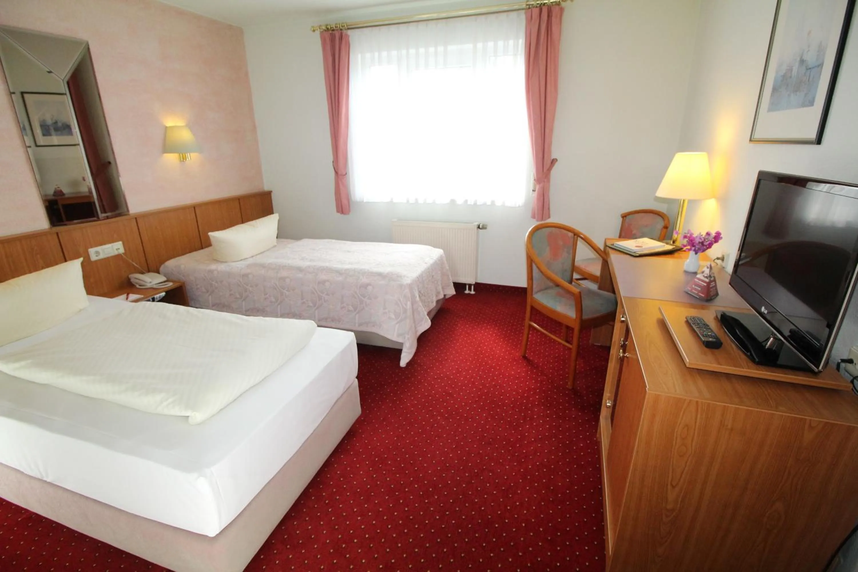 Photo of the whole room, Bed in Hotel Weisser Schwan