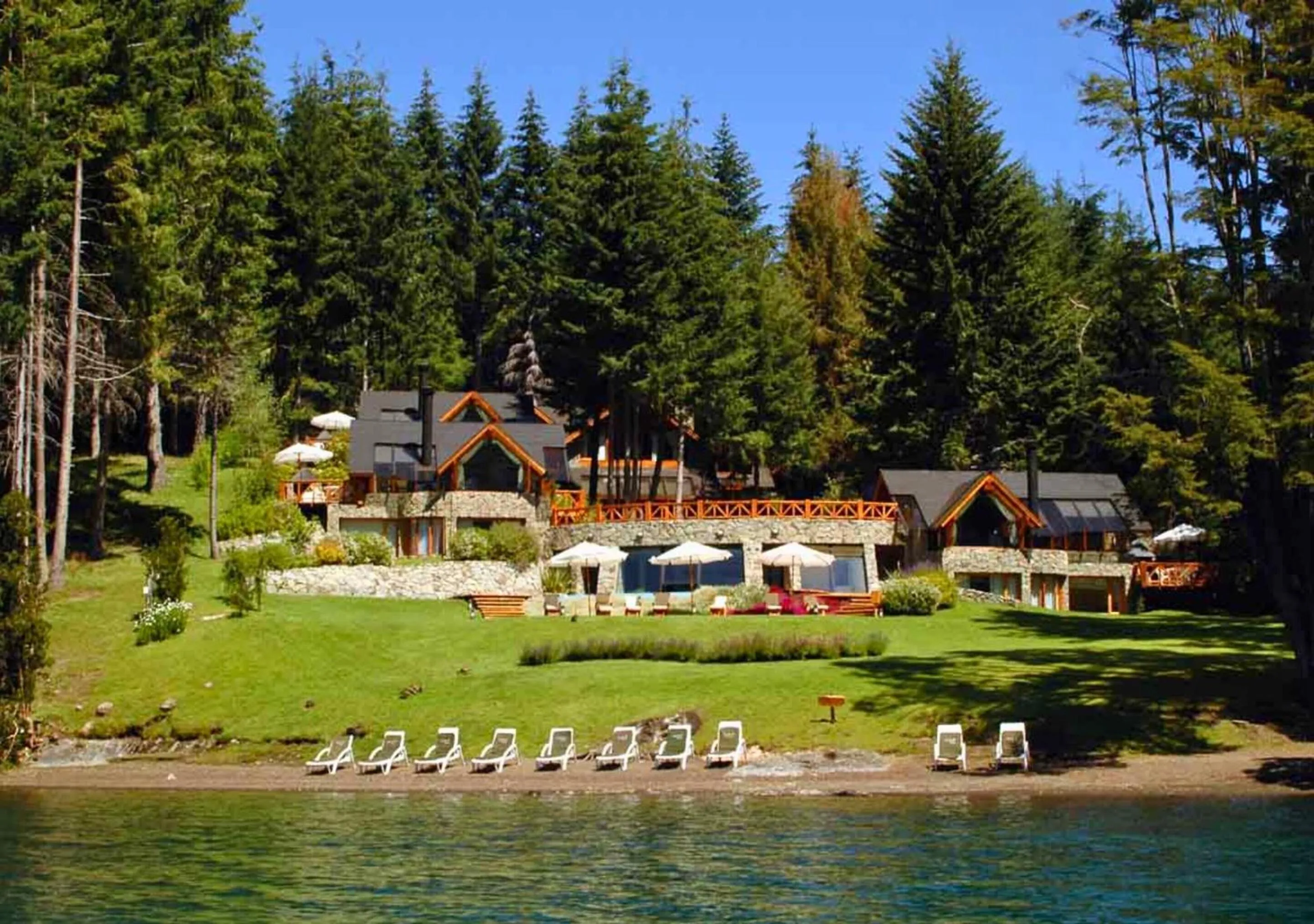 Property building in Costa Serena Aparts & Spa