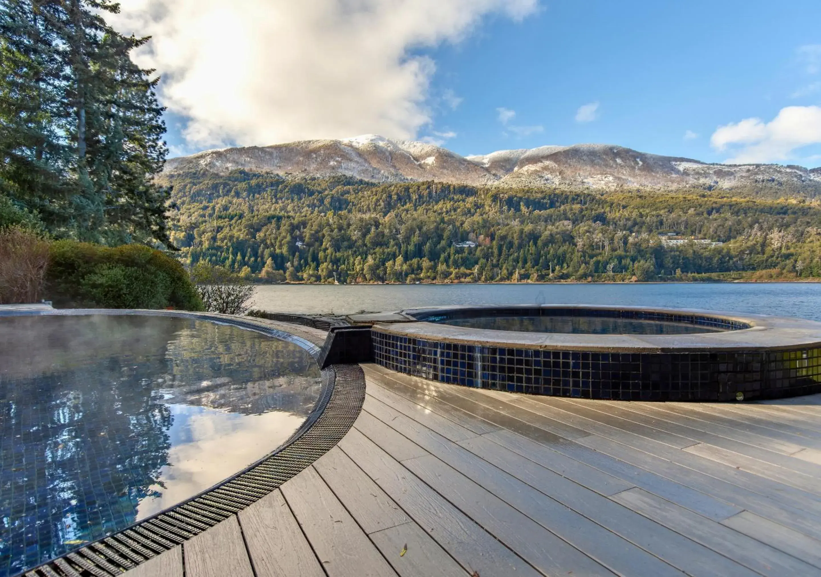 Lake view in Costa Serena Aparts & Spa Lake view in Costa Serena Aparts & Spa