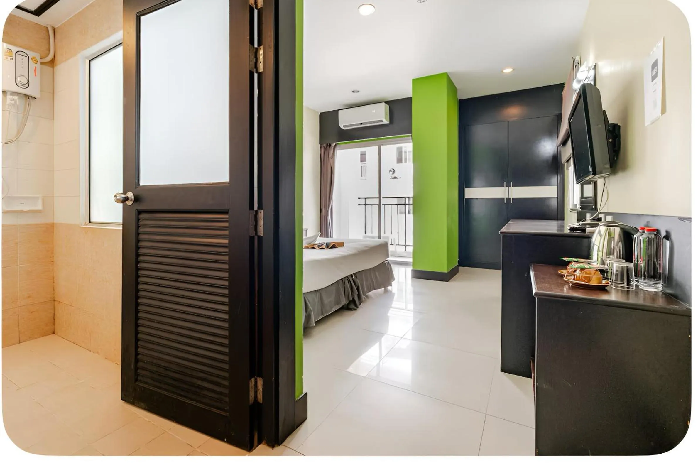 View (from property/room), Bed in Star House Patong