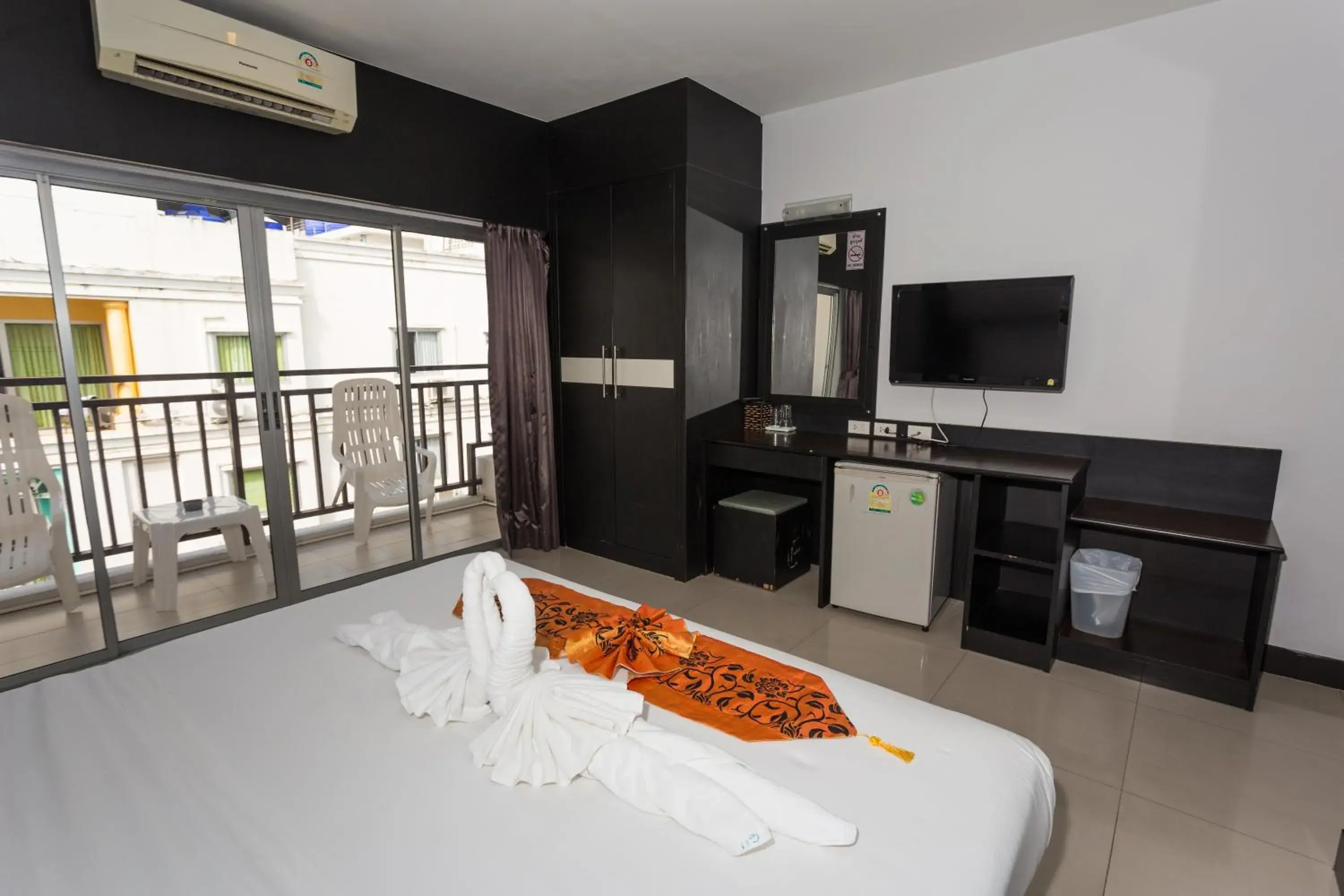 Deluxe Double Room with Balcony in Star House Patong Deluxe Double Room with Balcony in Star House Patong