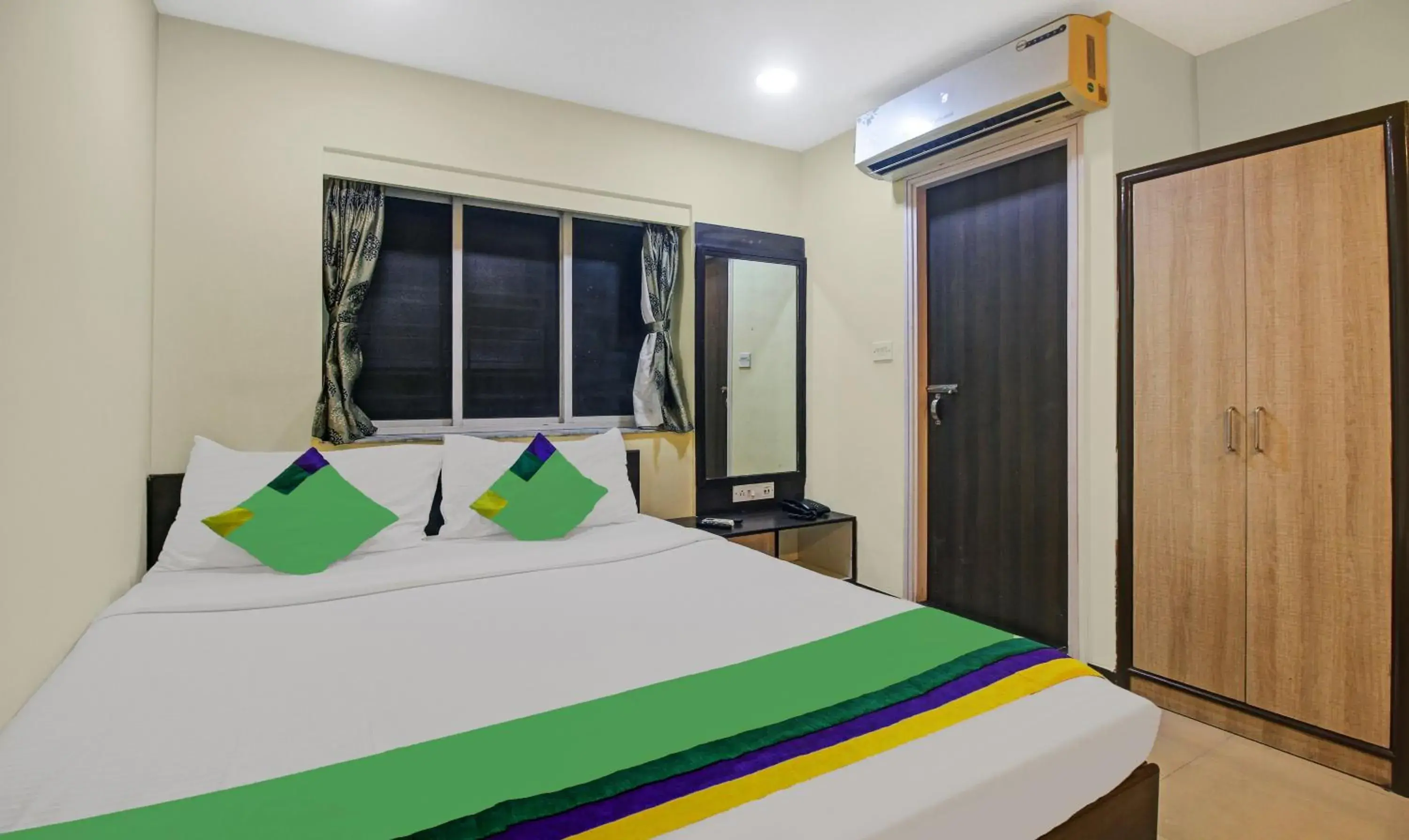 Bedroom, Bed in Treebo Naman'S Inn Near Kalighat Mandir Bedroom, Bed in Treebo Naman'S Inn Near Kalighat Mandir