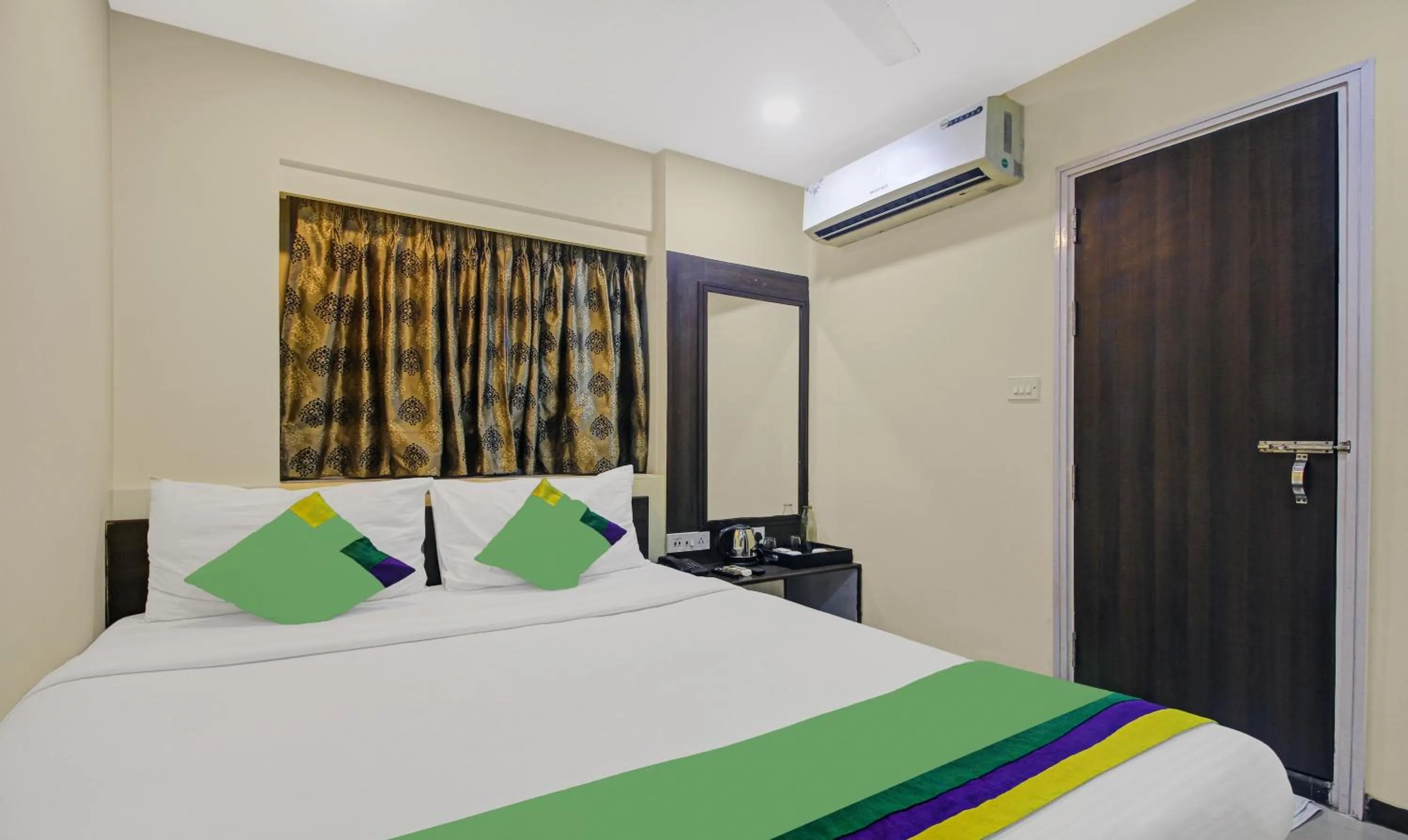 Bedroom, Bed in Treebo Naman'S Inn Near Kalighat Mandir