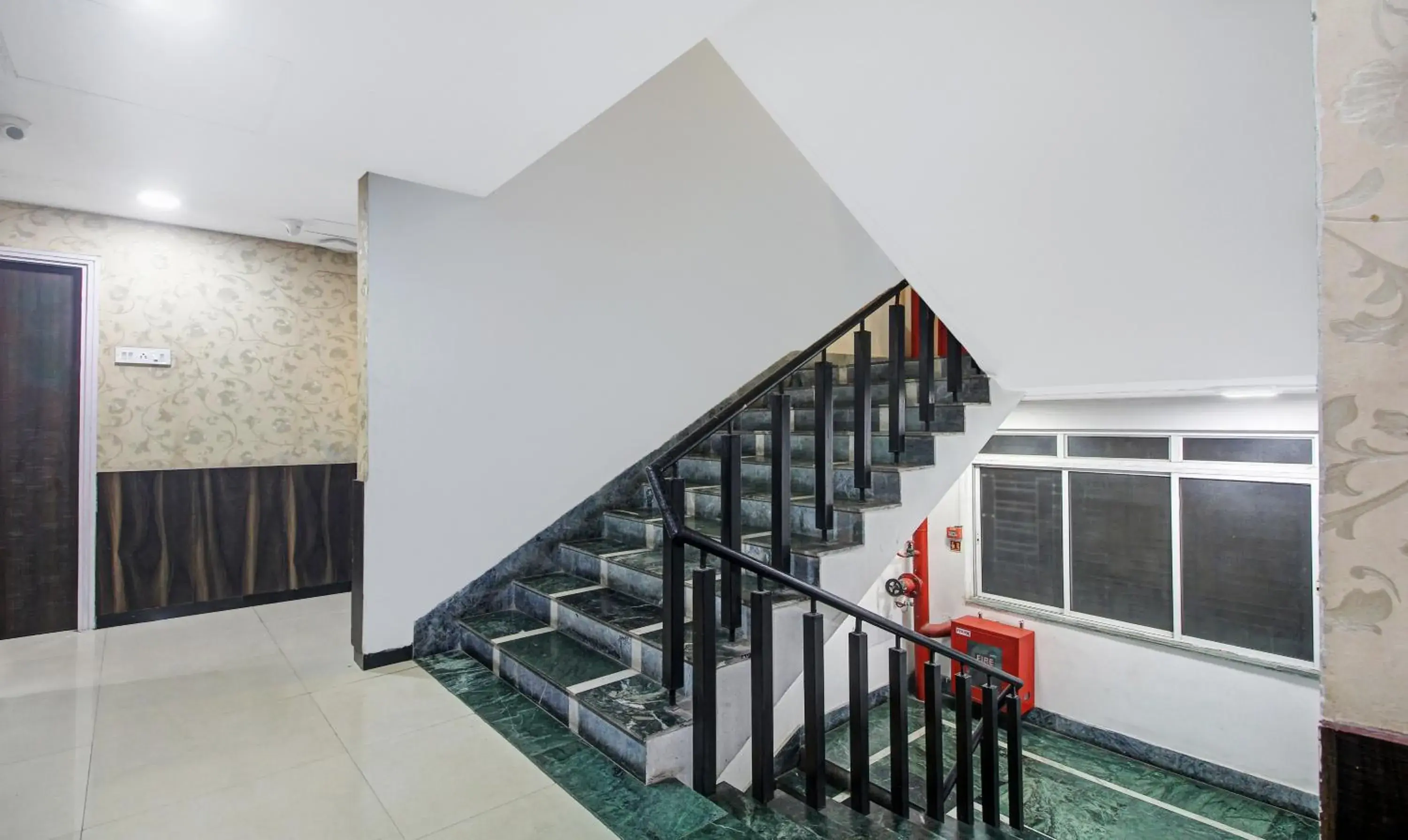 Lobby or reception in Treebo Naman'S Inn Near Kalighat Mandir Lobby or reception in Treebo Naman'S Inn Near Kalighat Mandir