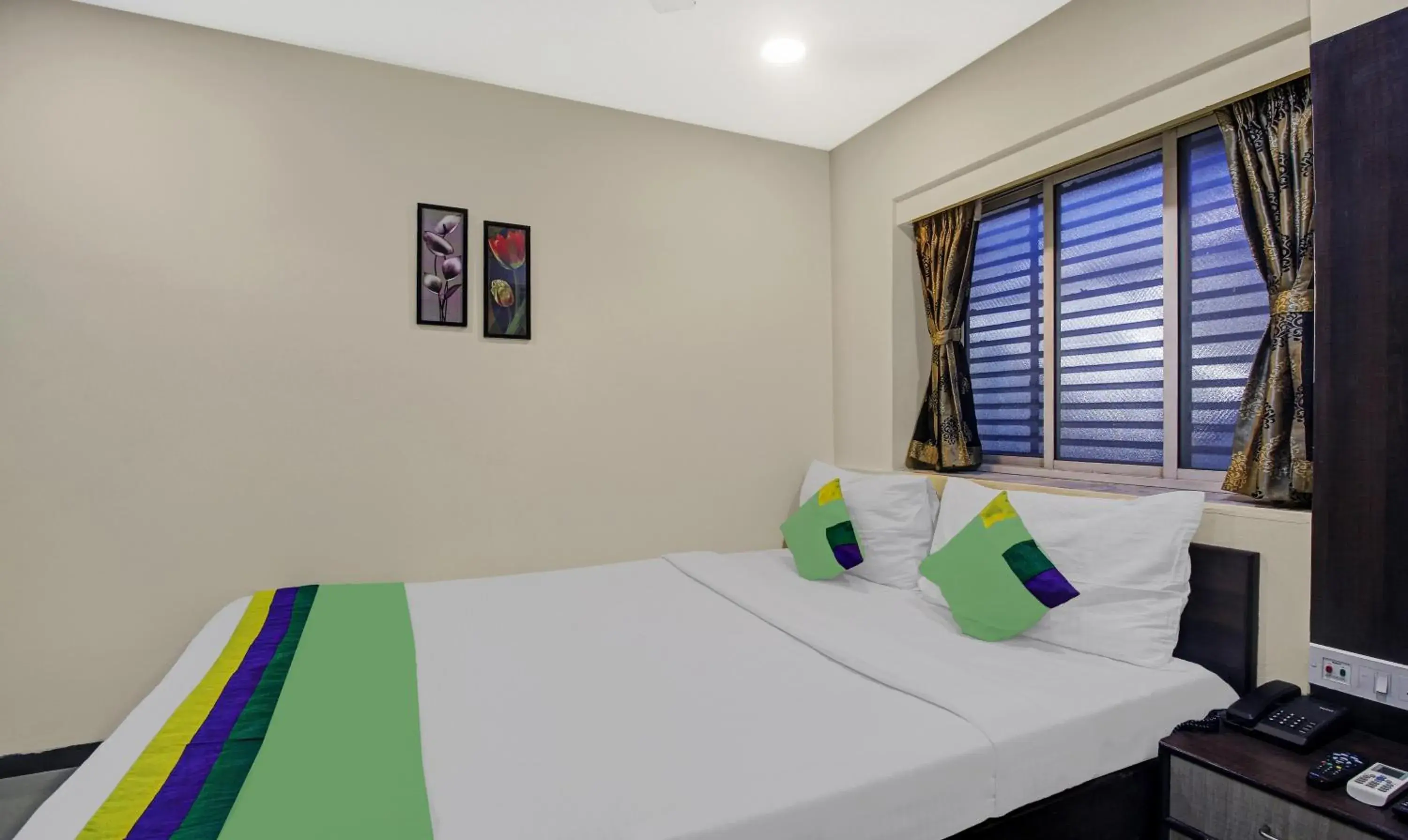 Bedroom in Treebo Naman'S Inn Near Kalighat Mandir Bedroom in Treebo Naman'S Inn Near Kalighat Mandir