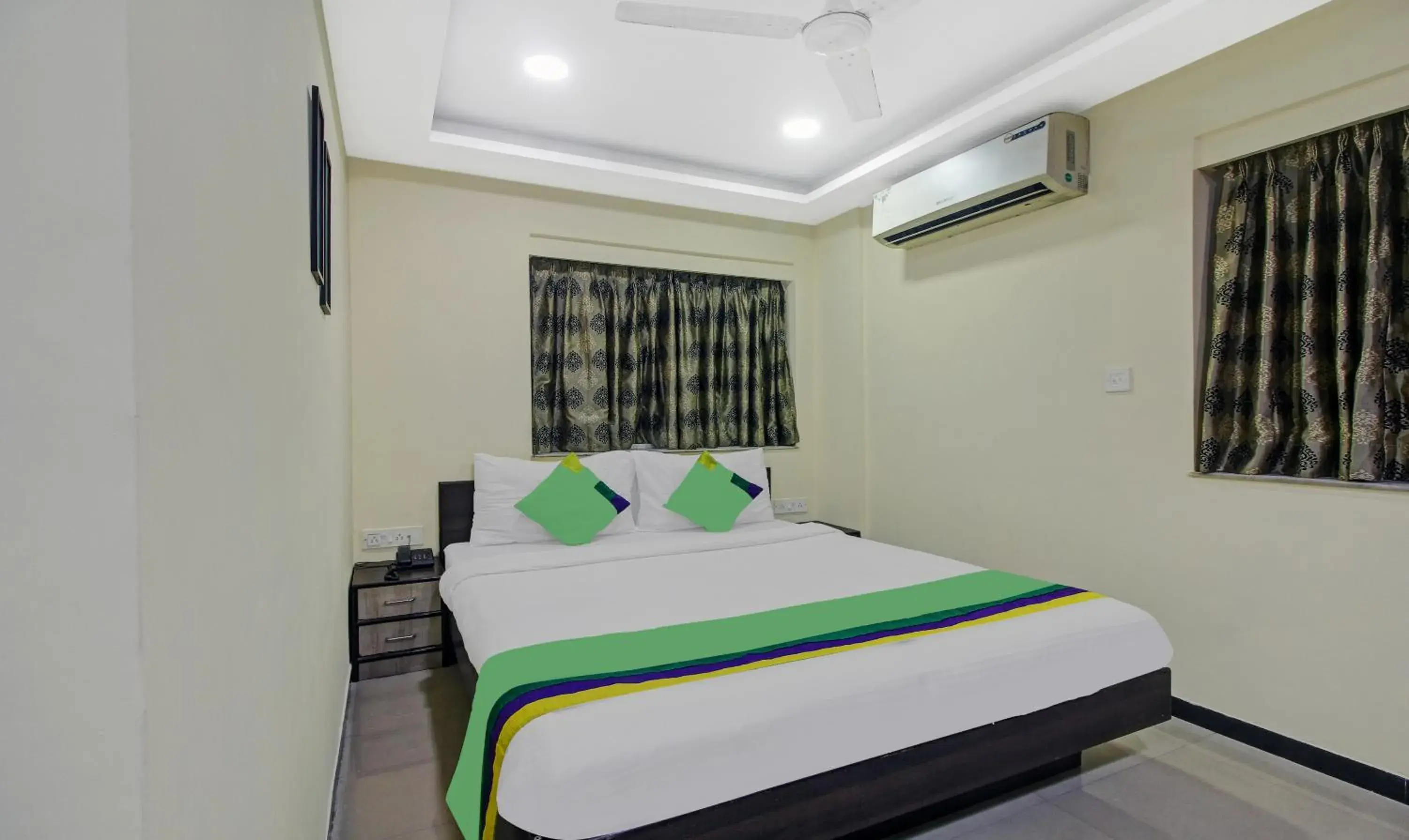 Bedroom, Bed in Treebo Naman'S Inn Near Kalighat Mandir Bedroom, Bed in Treebo Naman'S Inn Near Kalighat Mandir