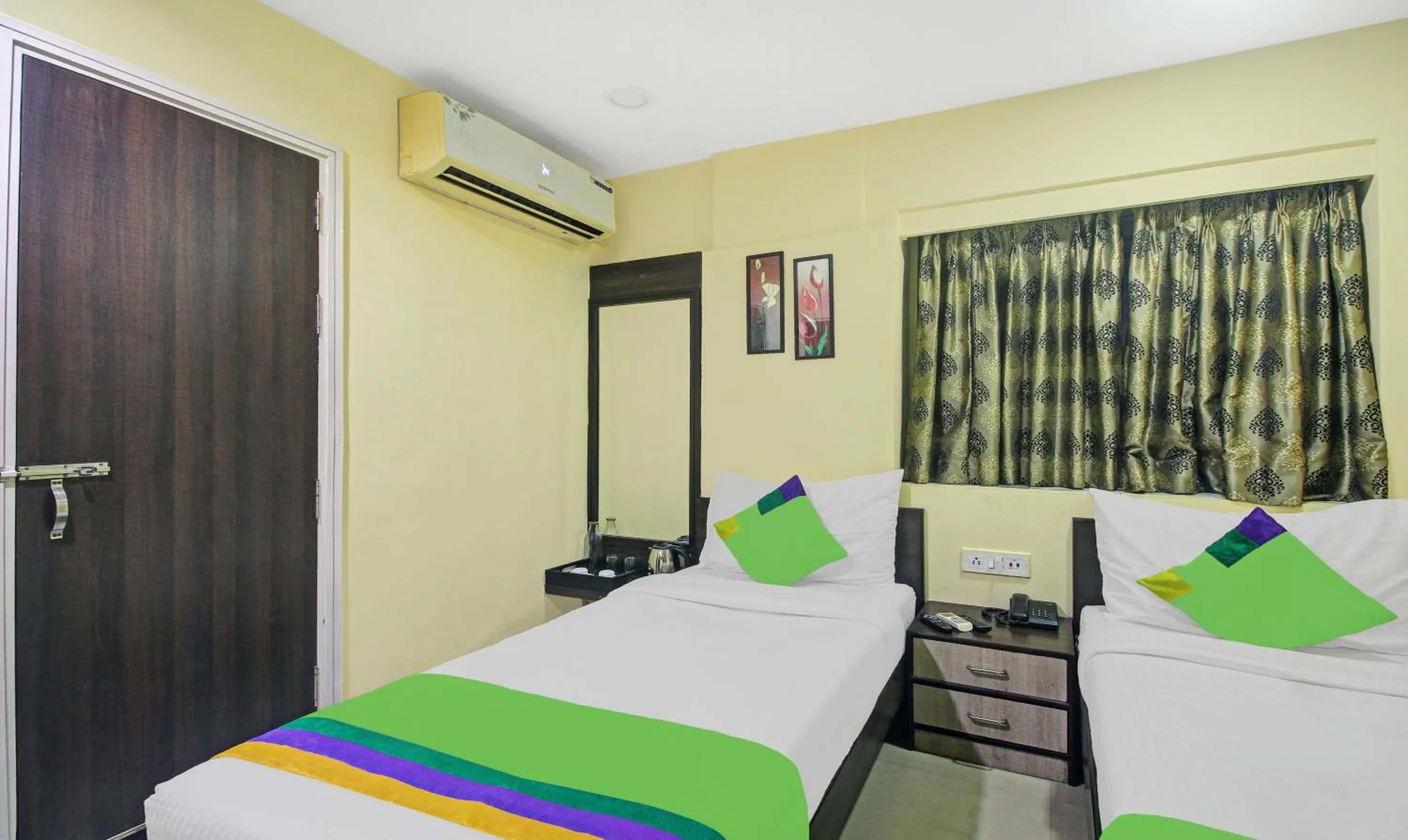 Bedroom, Bed in Treebo Naman'S Inn Near Kalighat Mandir