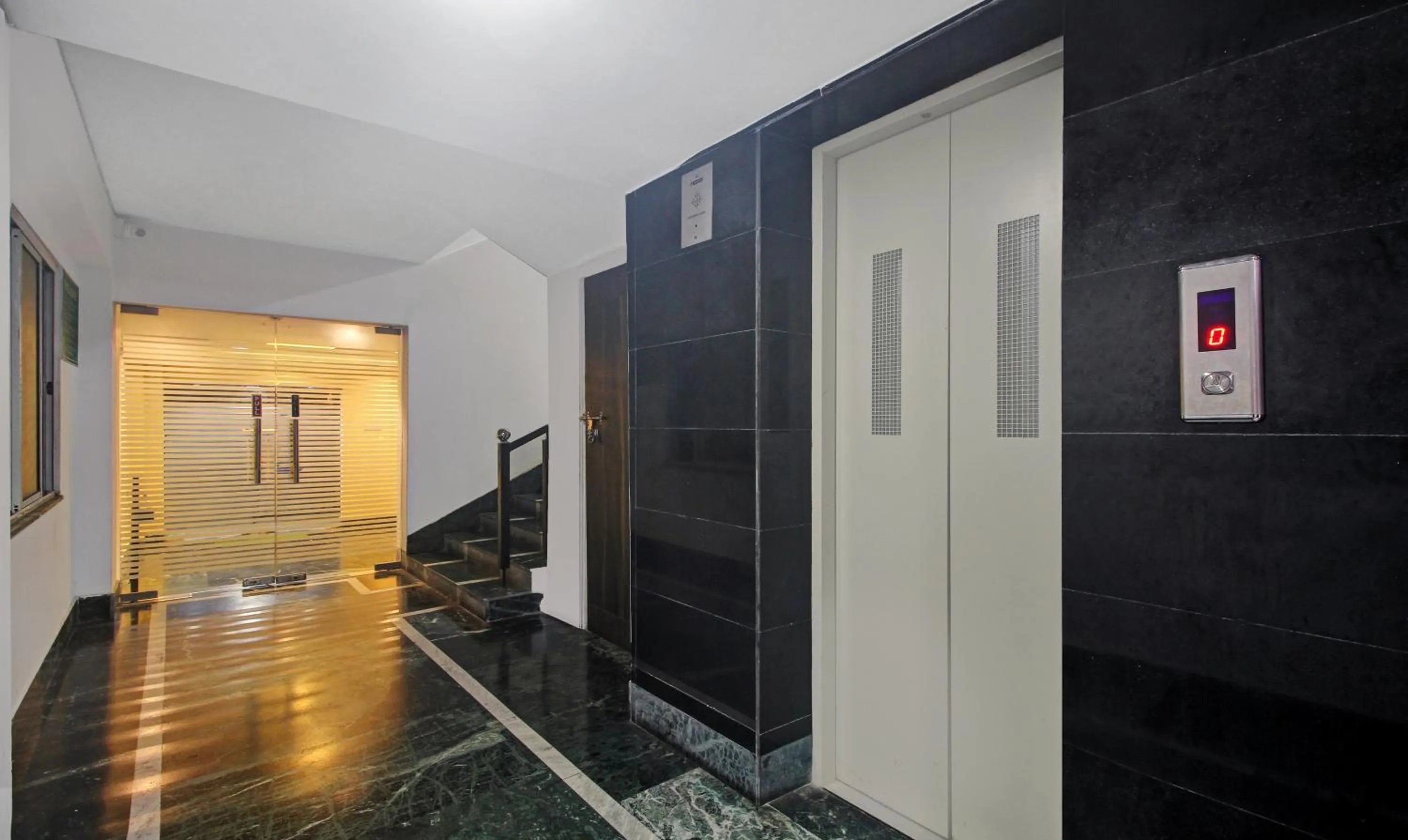 elevator in Treebo Naman'S Inn Near Kalighat Mandir