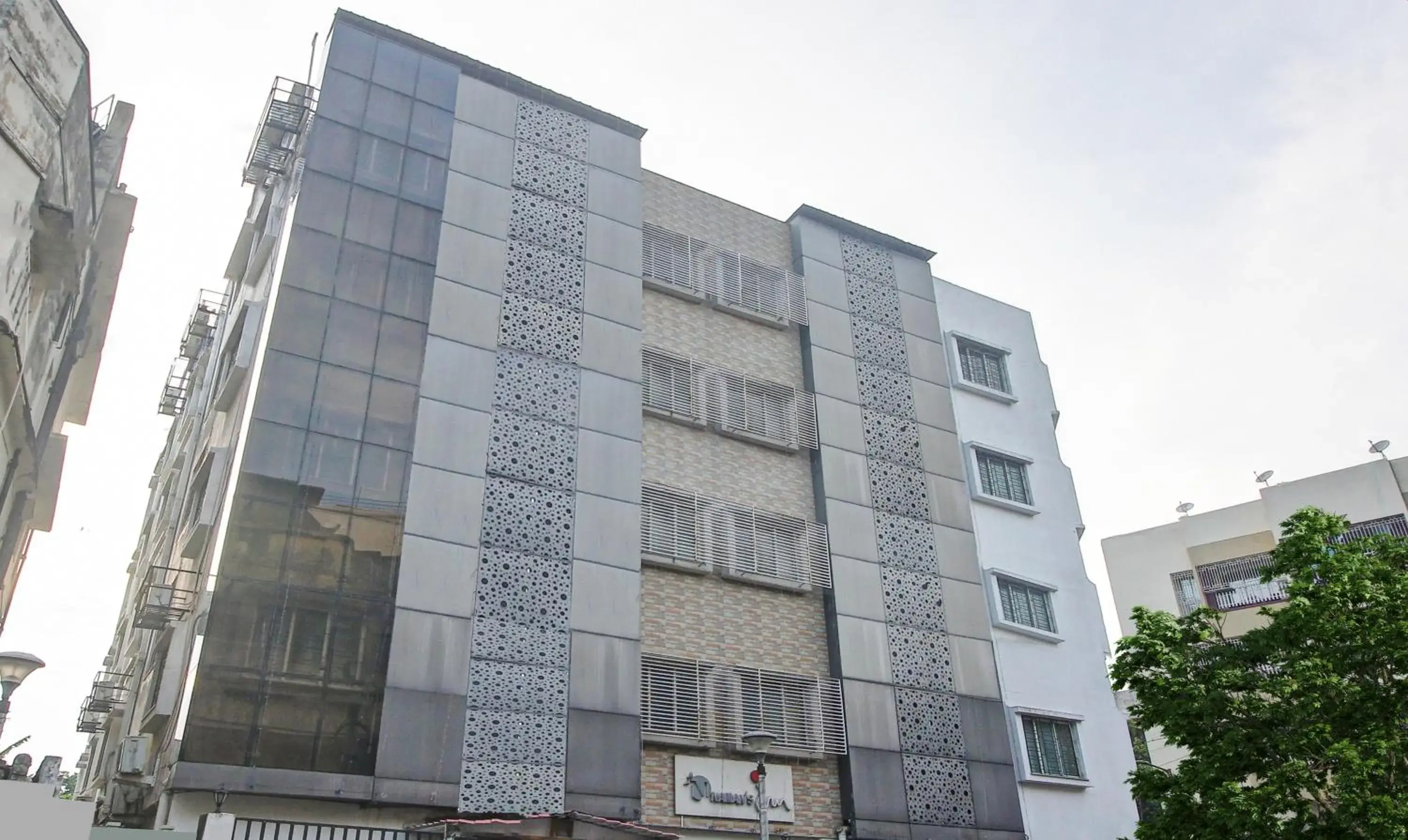 Facade/entrance in Treebo Naman'S Inn Near Kalighat Mandir Facade/entrance in Treebo Naman'S Inn Near Kalighat Mandir