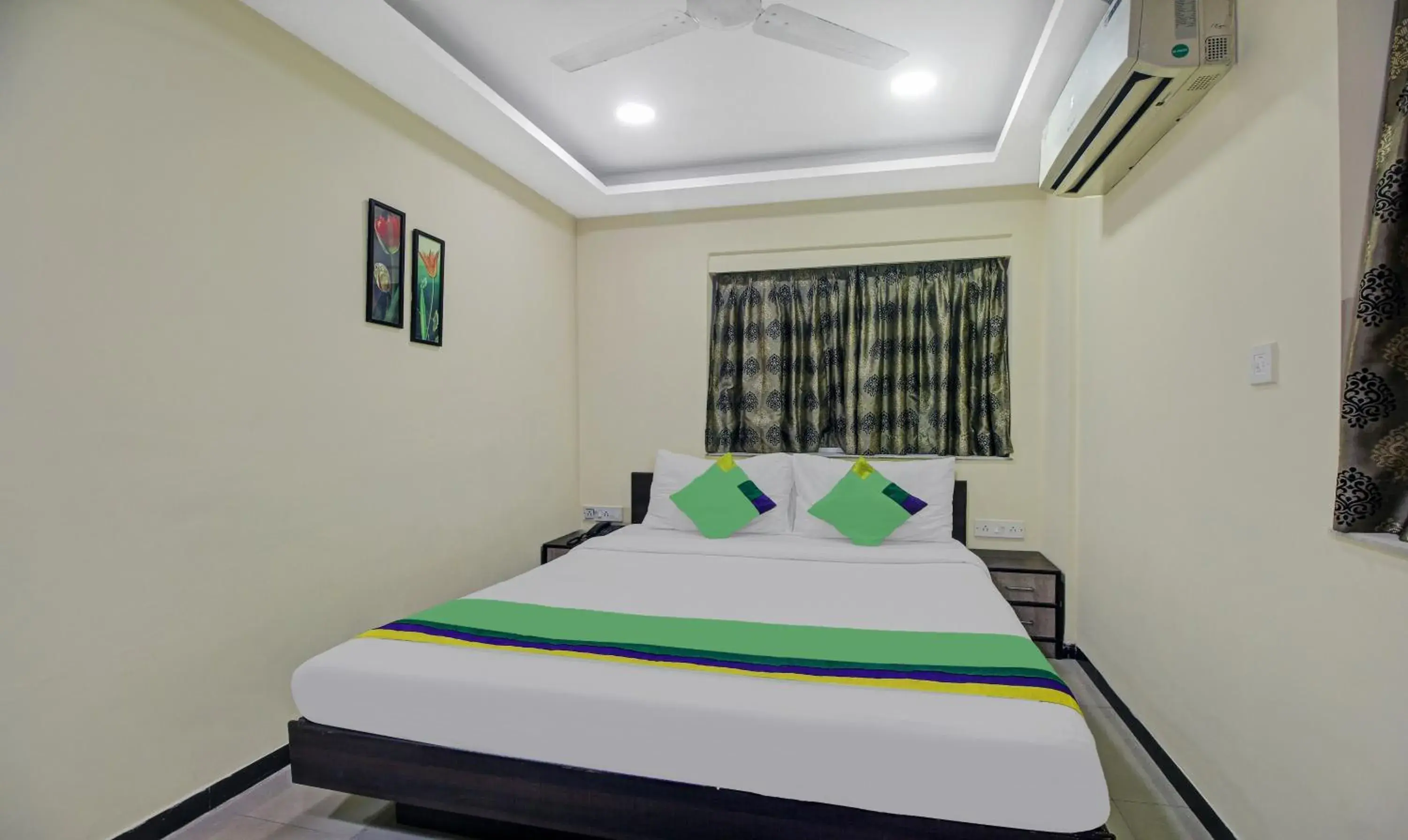 Bedroom, Bed in Treebo Naman'S Inn Near Kalighat Mandir Bedroom, Bed in Treebo Naman'S Inn Near Kalighat Mandir