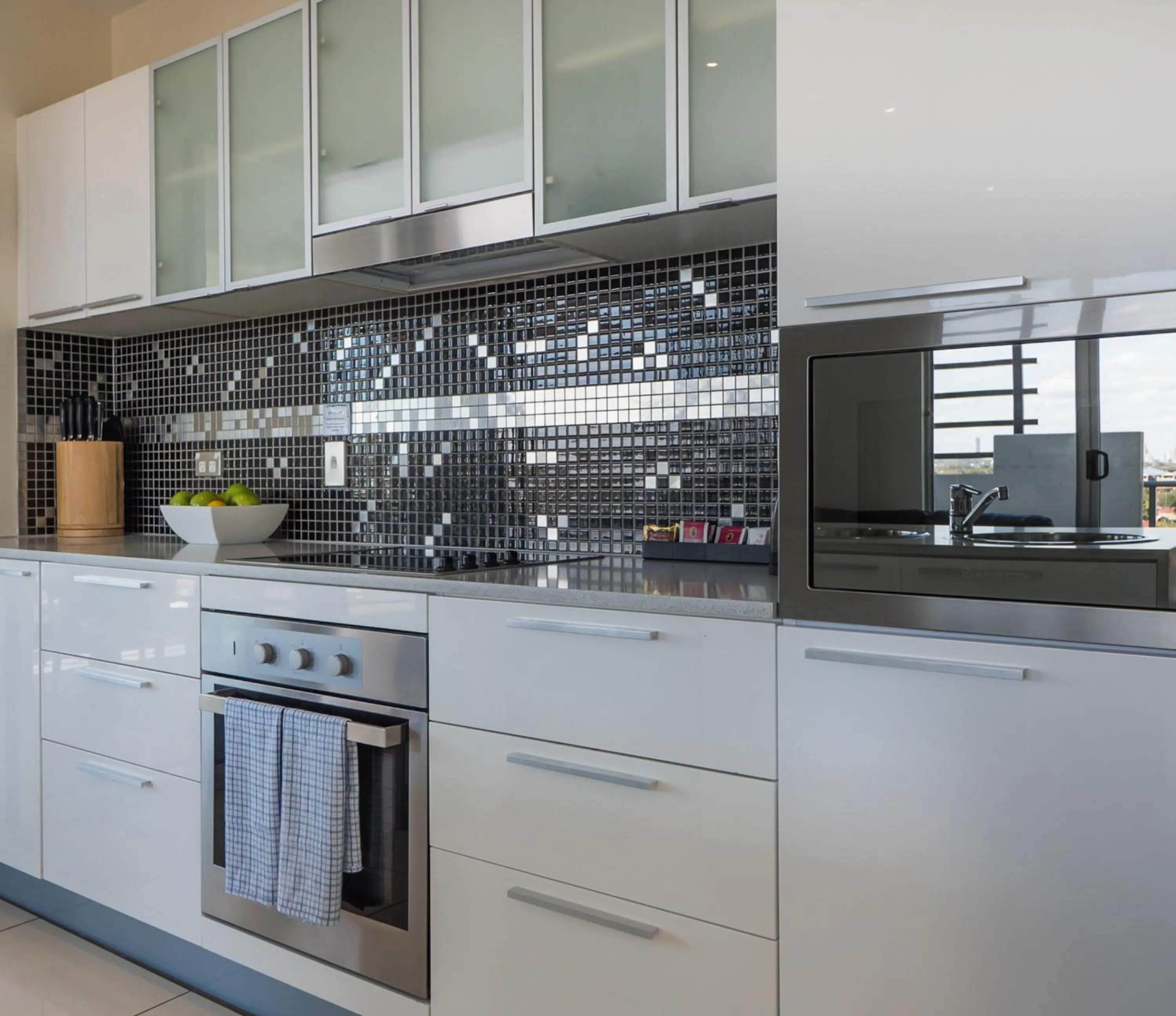 Kitchen or kitchenette in The Chermside Apartments