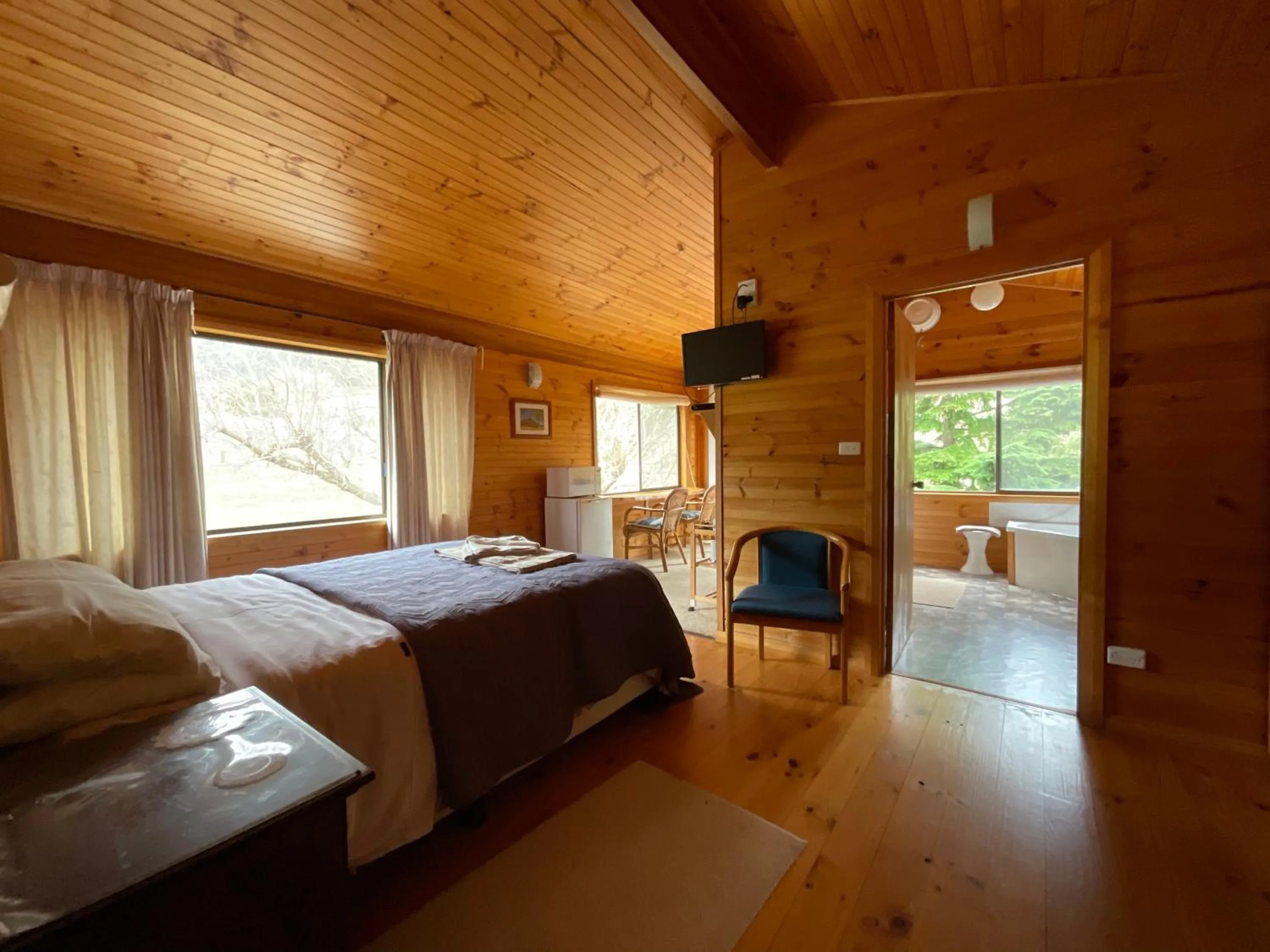 Bedroom, Bed in Silver Ridge Retreat