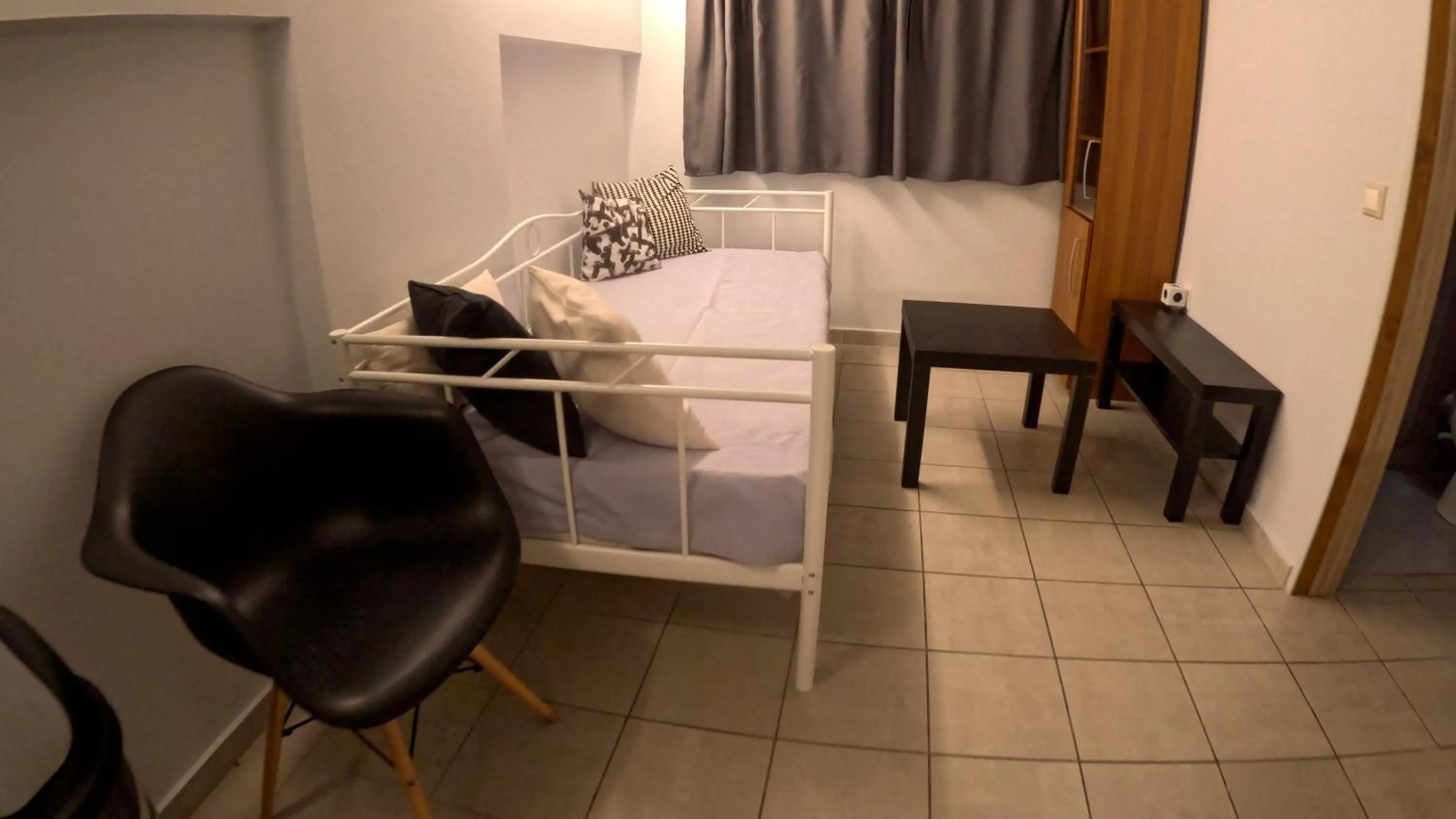 Bed in Data Chios Center semi basement