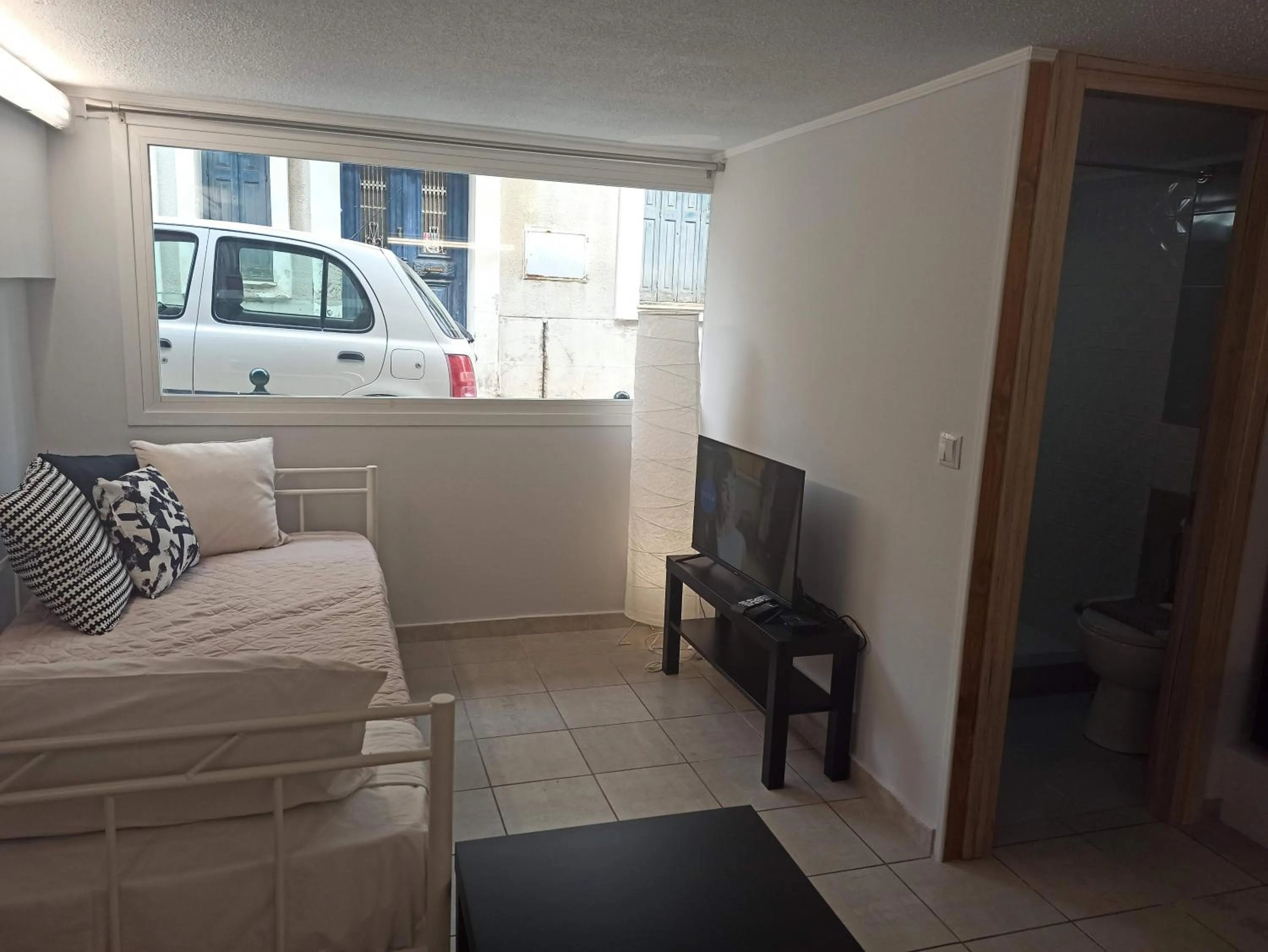 Bed in Data Chios Center semi basement