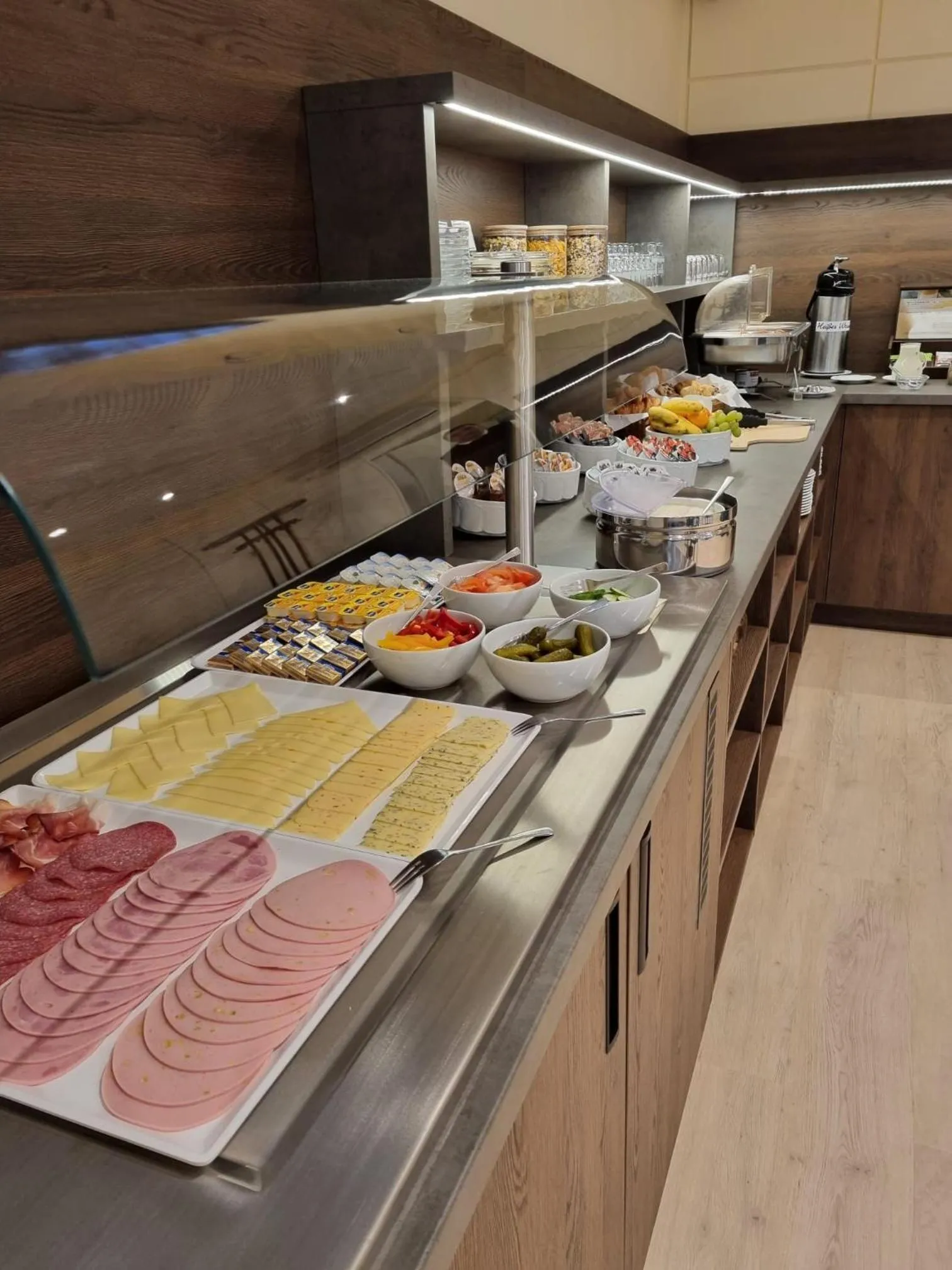 Buffet breakfast in Hotel Drei Kronen Elmshorn