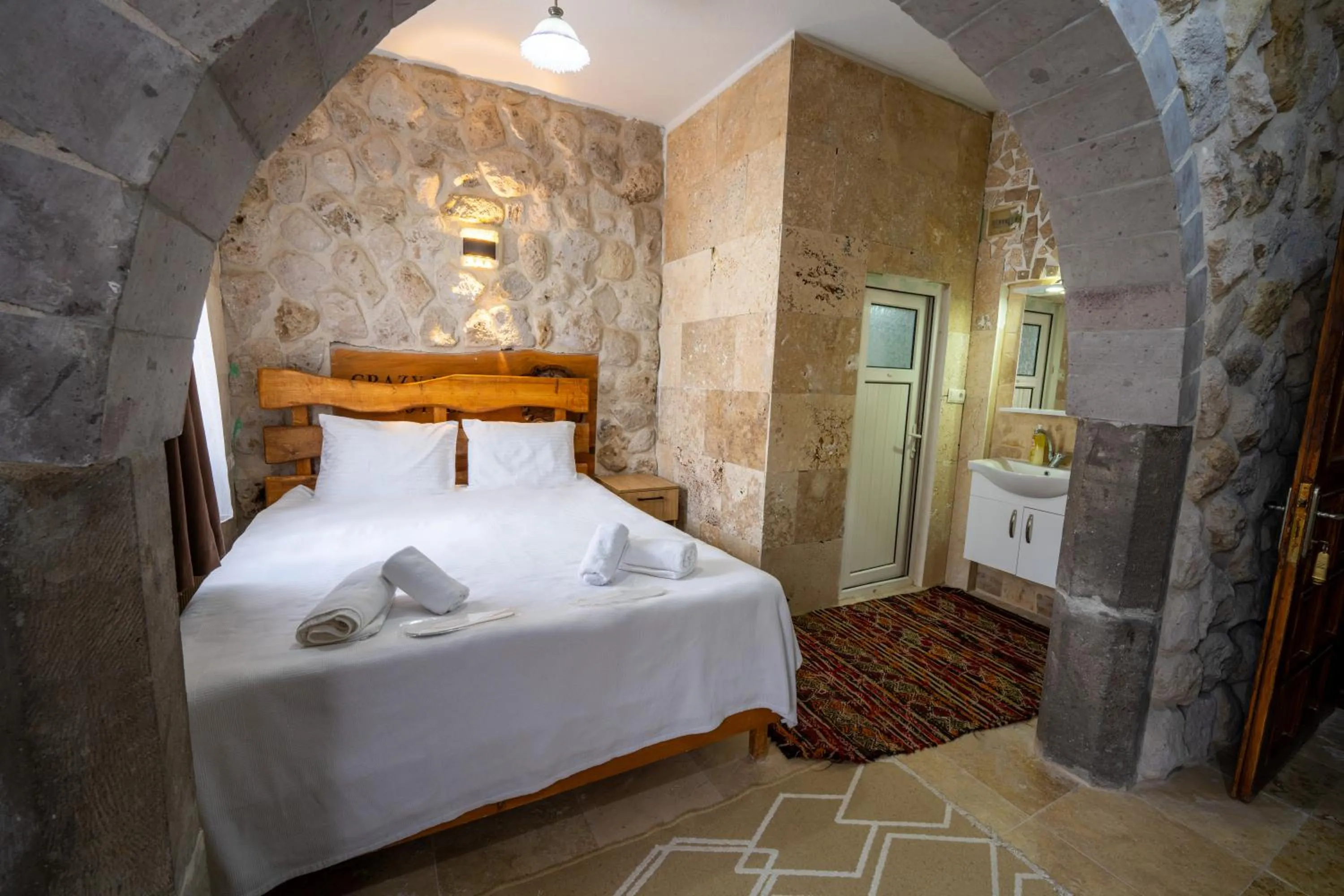 Shower, Bed in hotels crazy horse