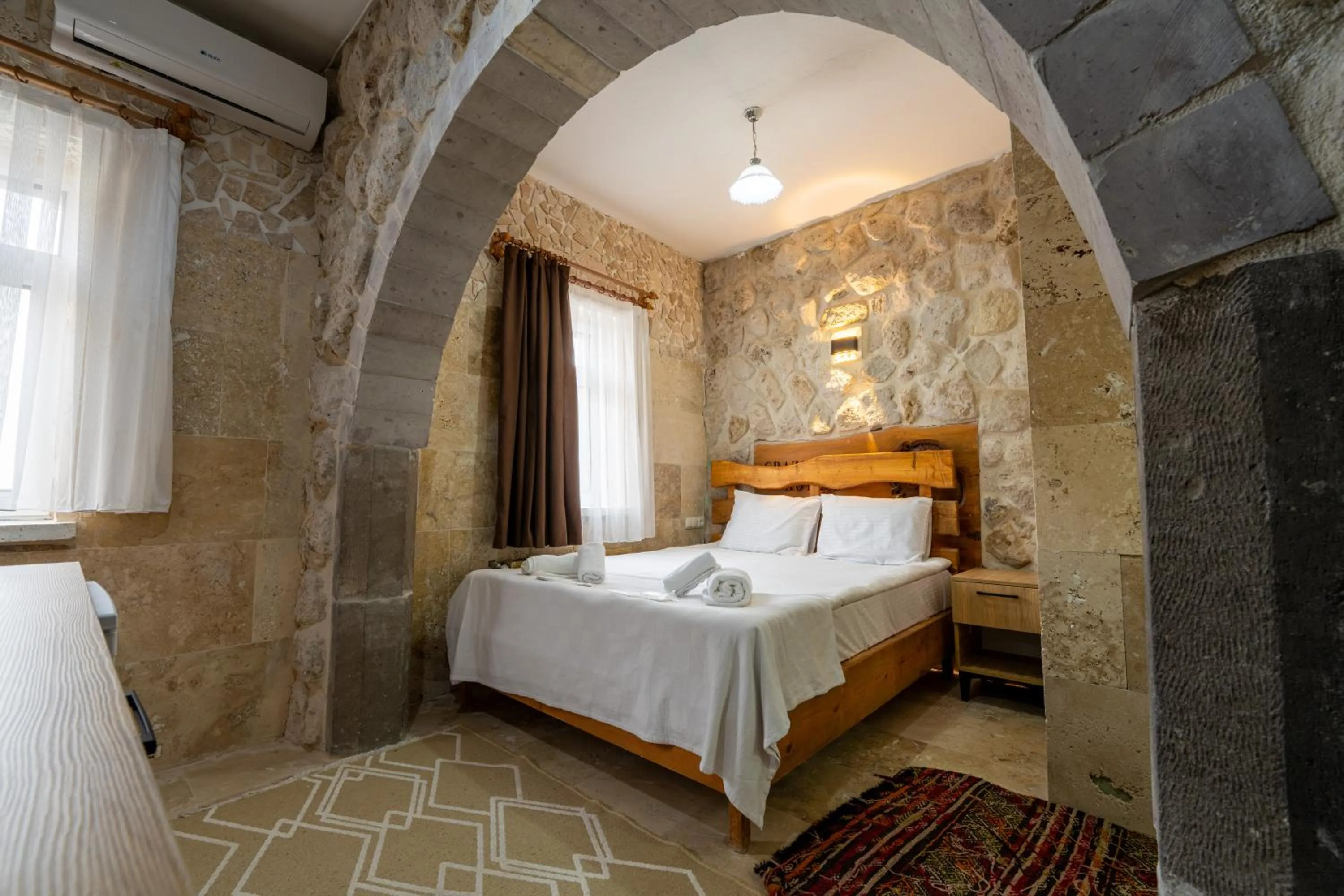 Shower, Bed in hotels crazy horse