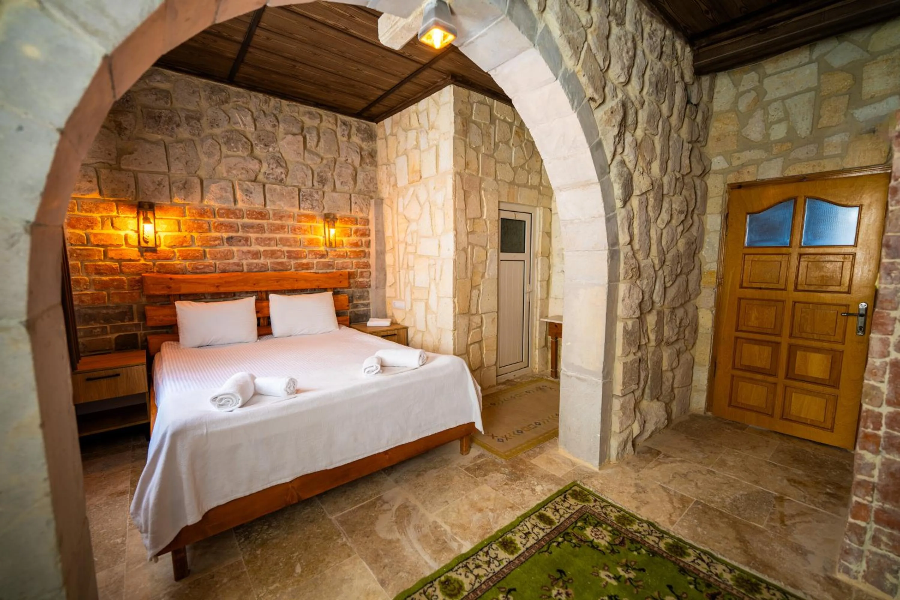 Shower, Bed in hotels crazy horse