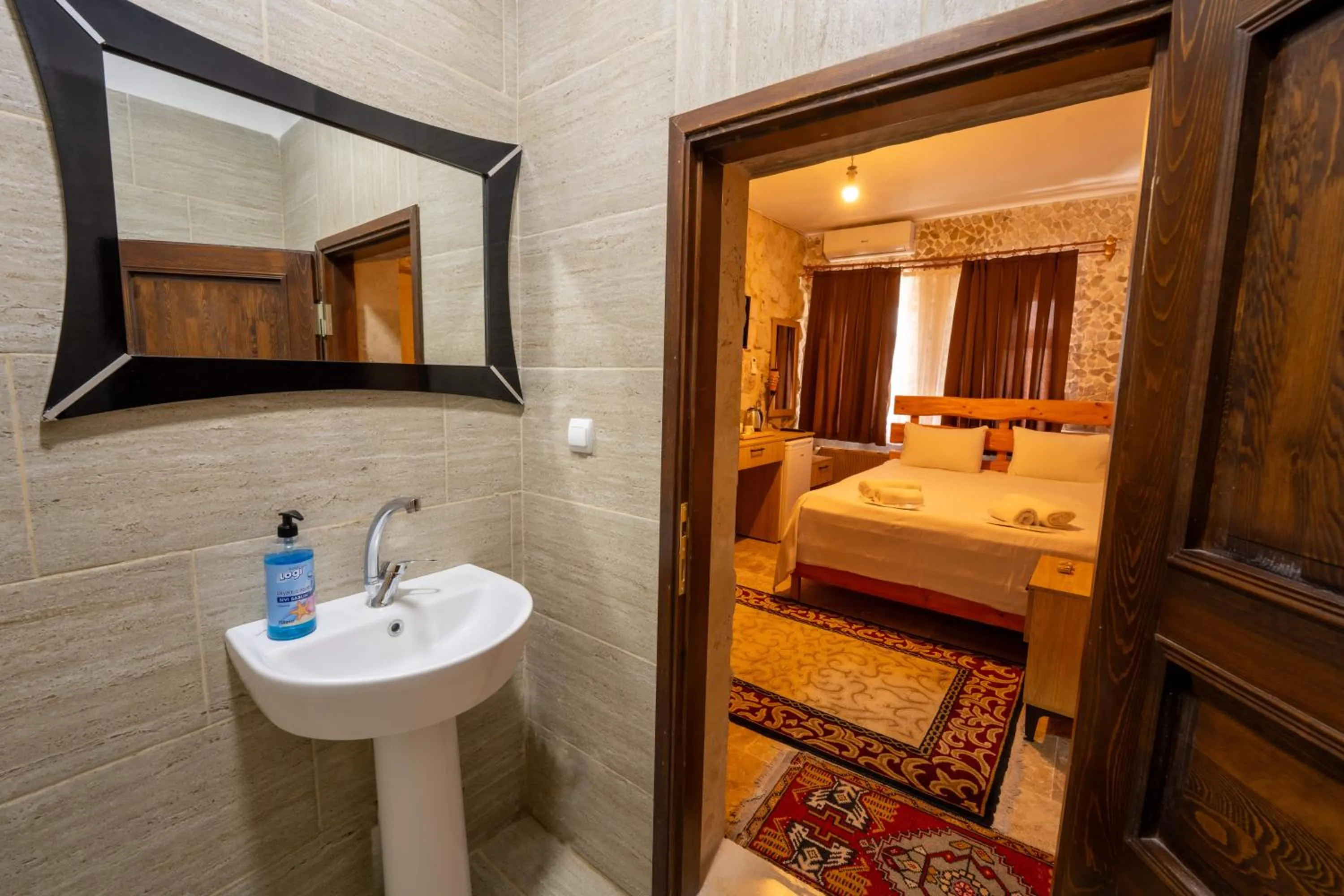 Bedroom, Bed in hotels crazy horse