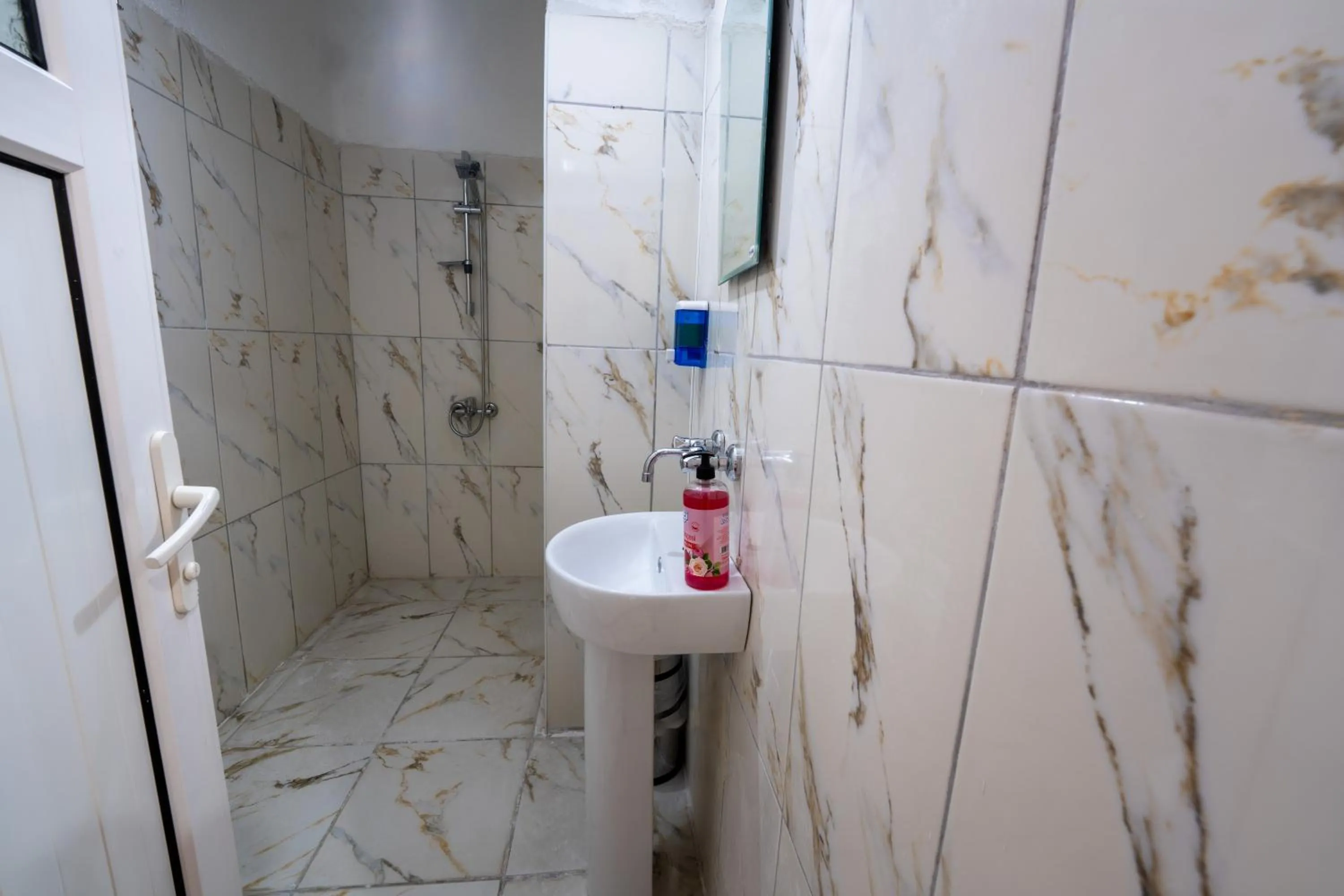 Shower in hotels crazy horse