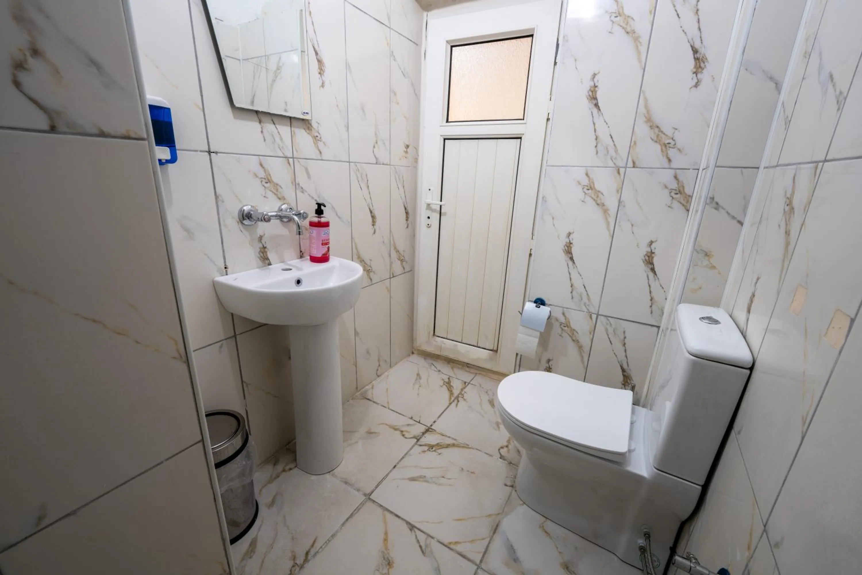 Shower in hotels crazy horse