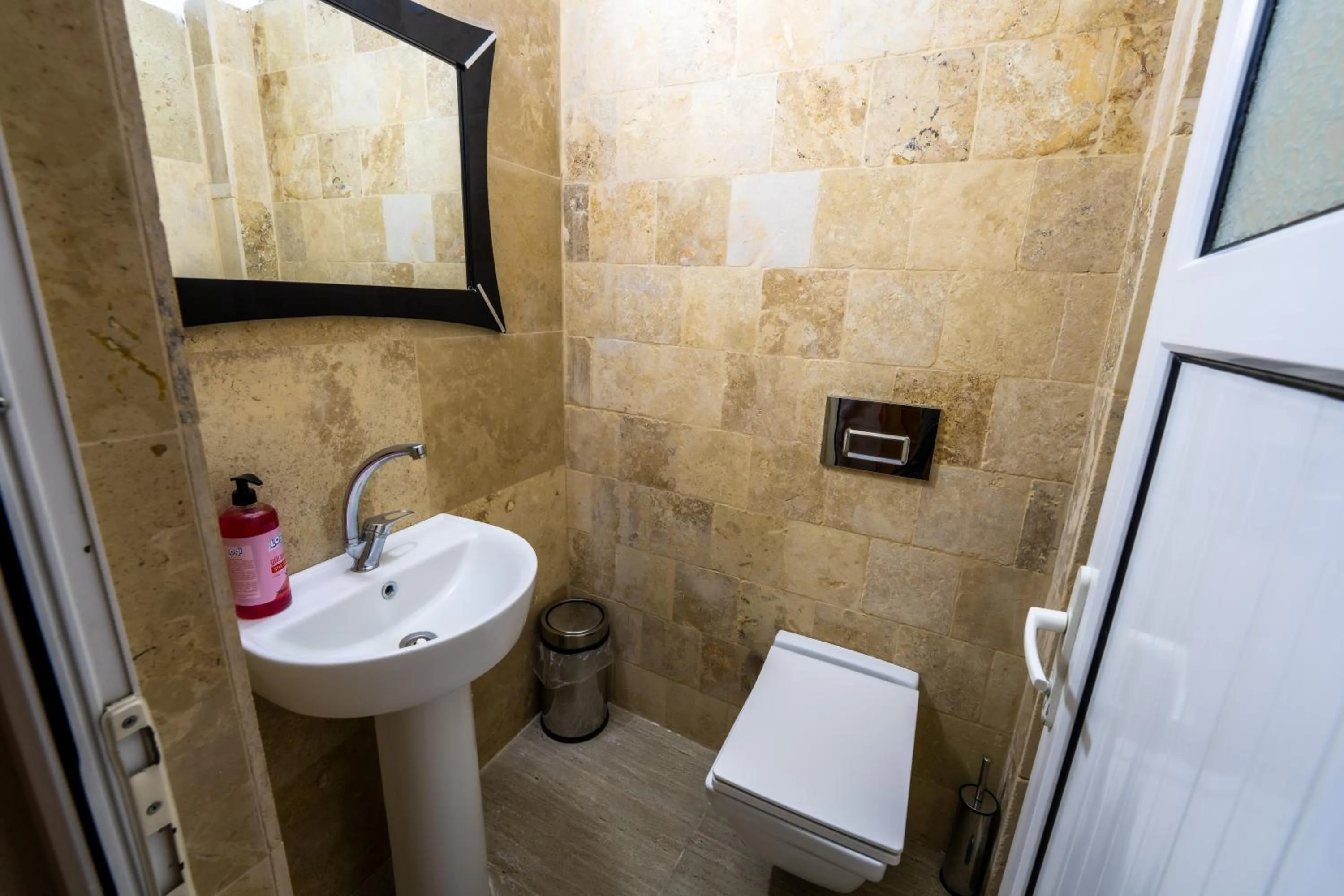 Shower in hotels crazy horse