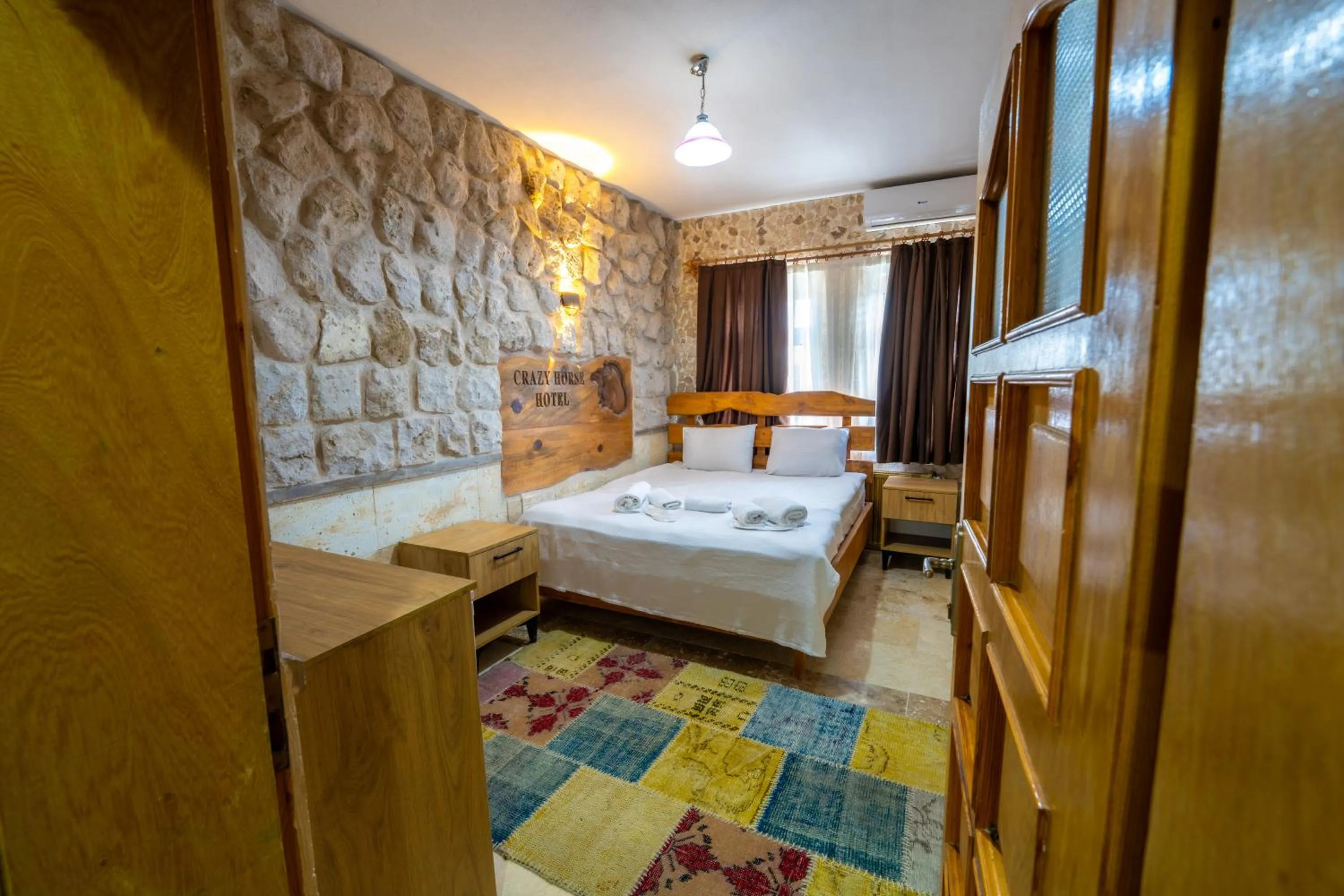 Shower, Bed in hotels crazy horse