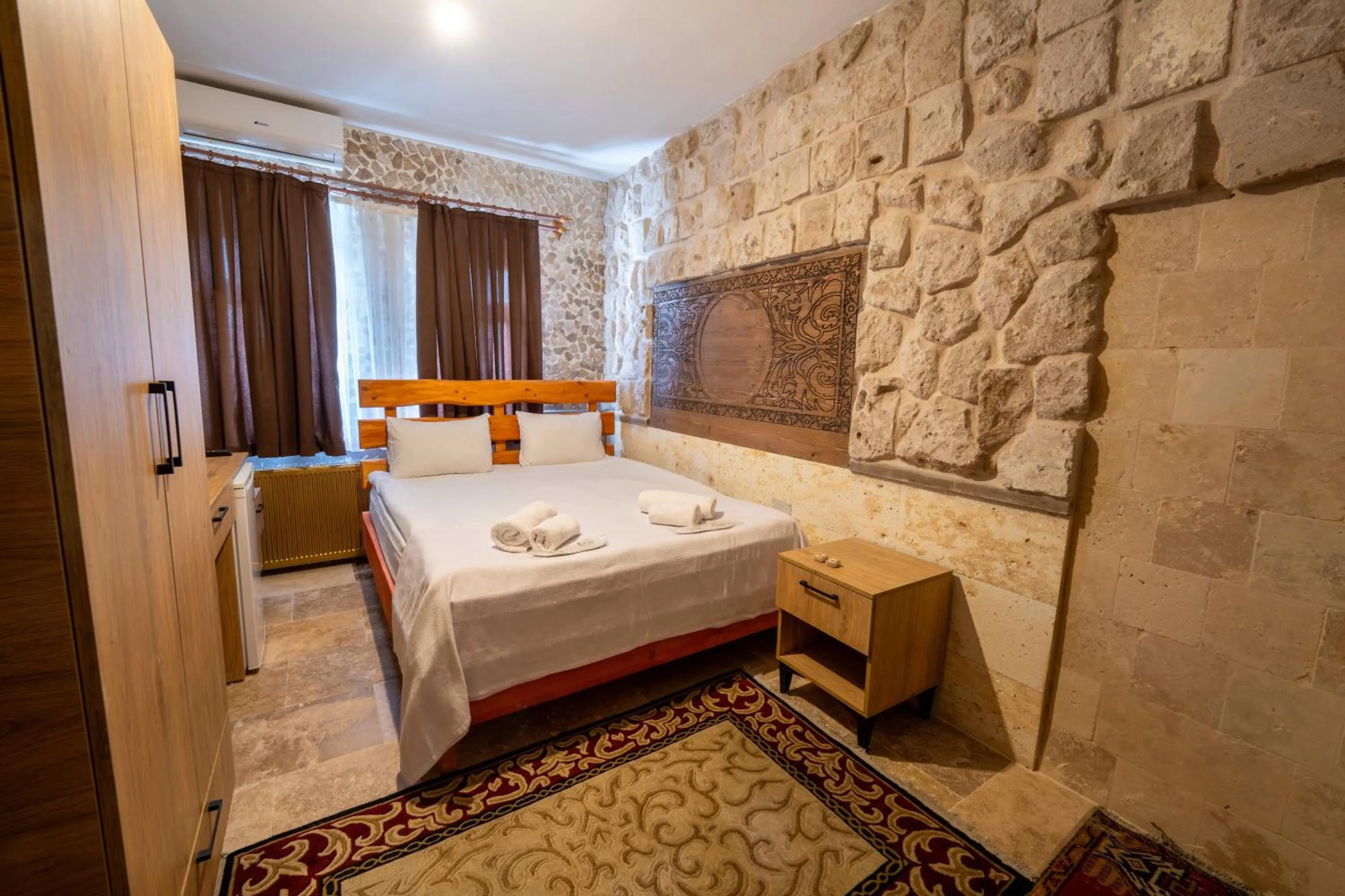 Bedroom, Bed in hotels crazy horse