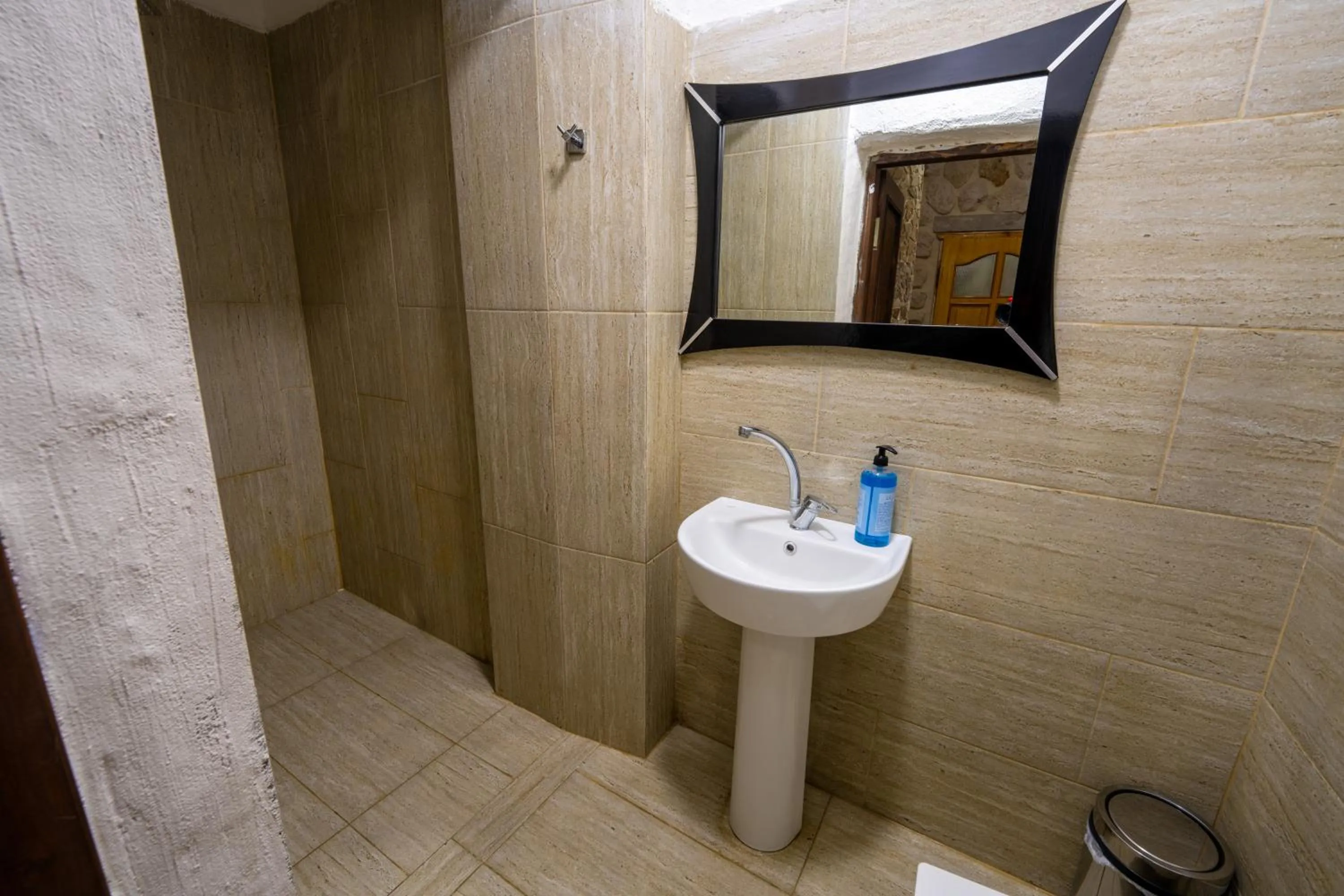 Shower in hotels crazy horse