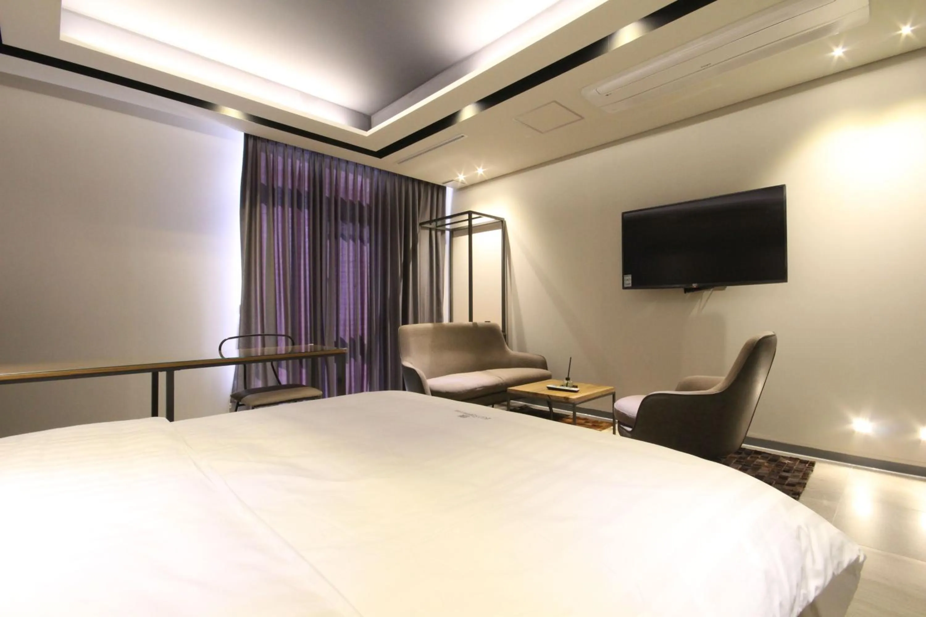 Bedroom, Bed in Hotel Eco stay