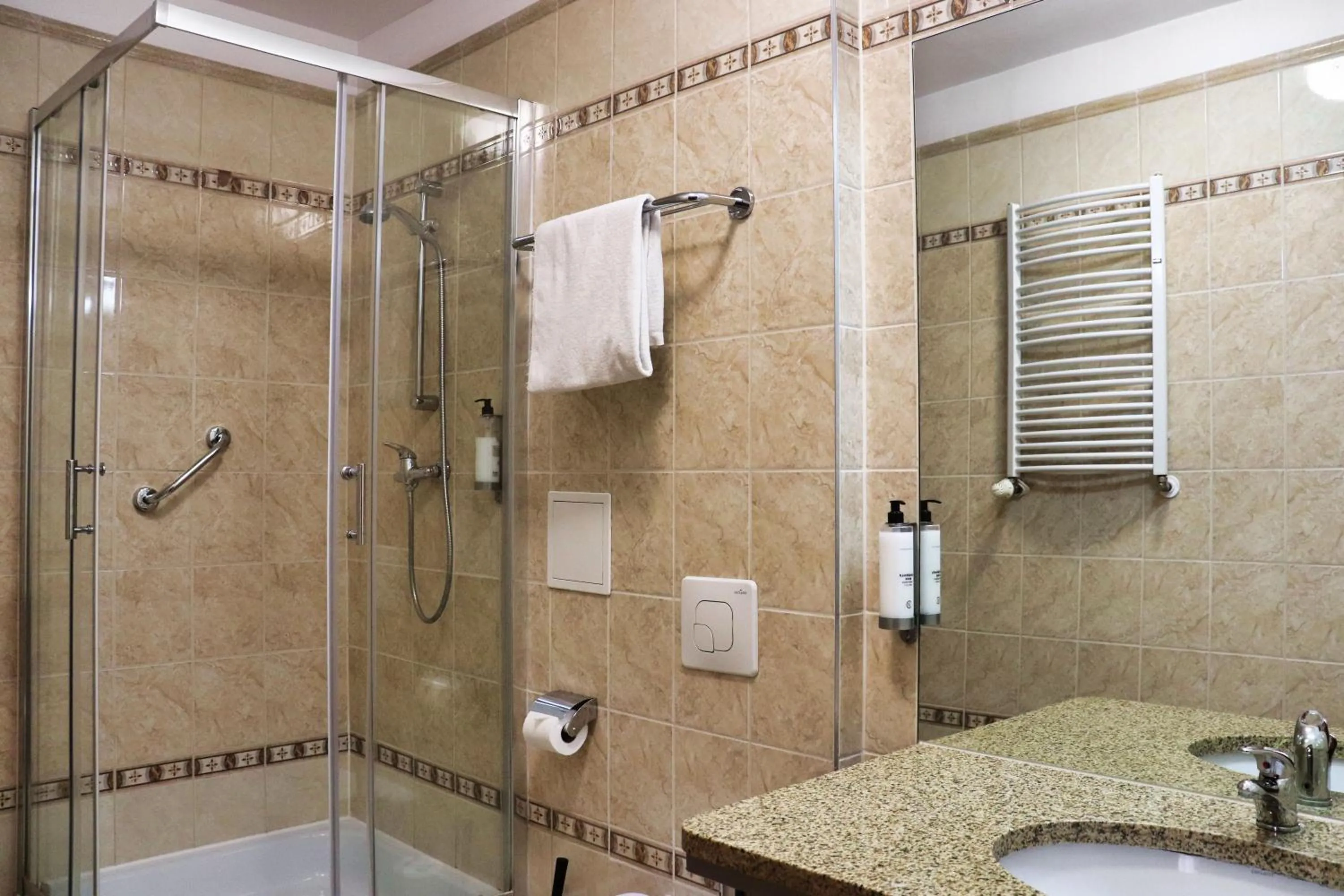 Bathroom in Hotel Europejski Wrocław Centrum