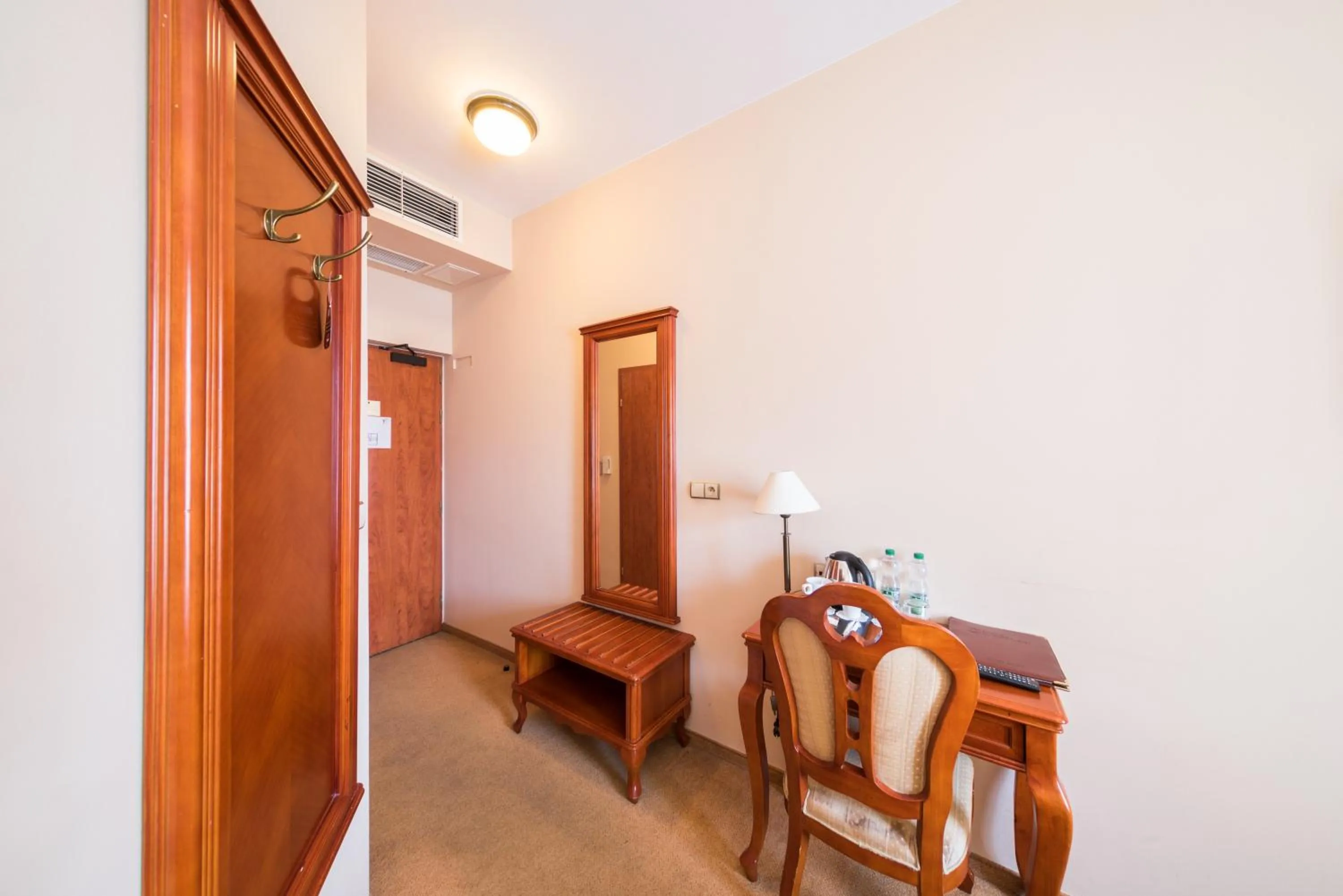 Coffee/tea facilities in Hotel Europejski Wrocław Centrum