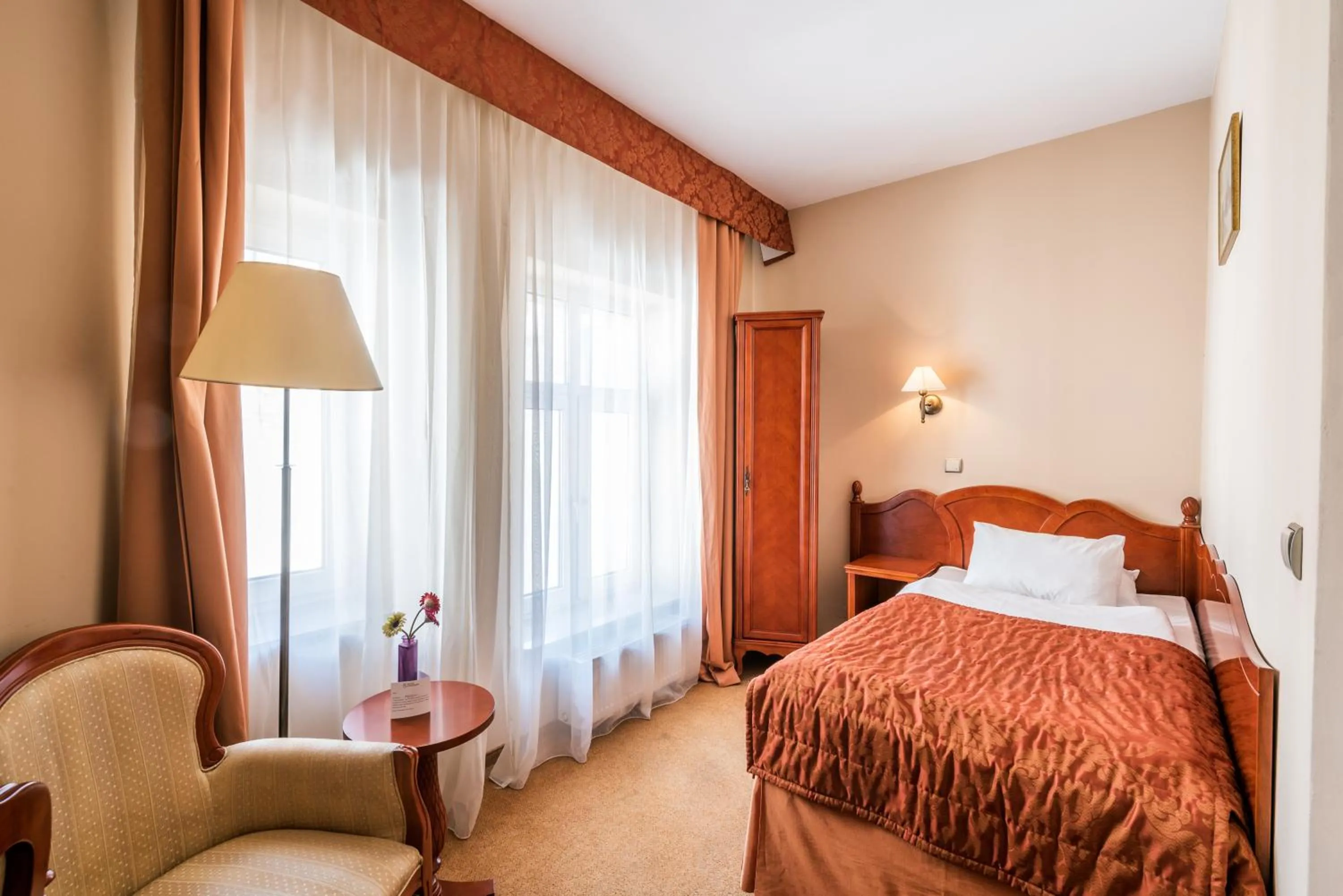 Bed in Hotel Europejski Wrocław Centrum