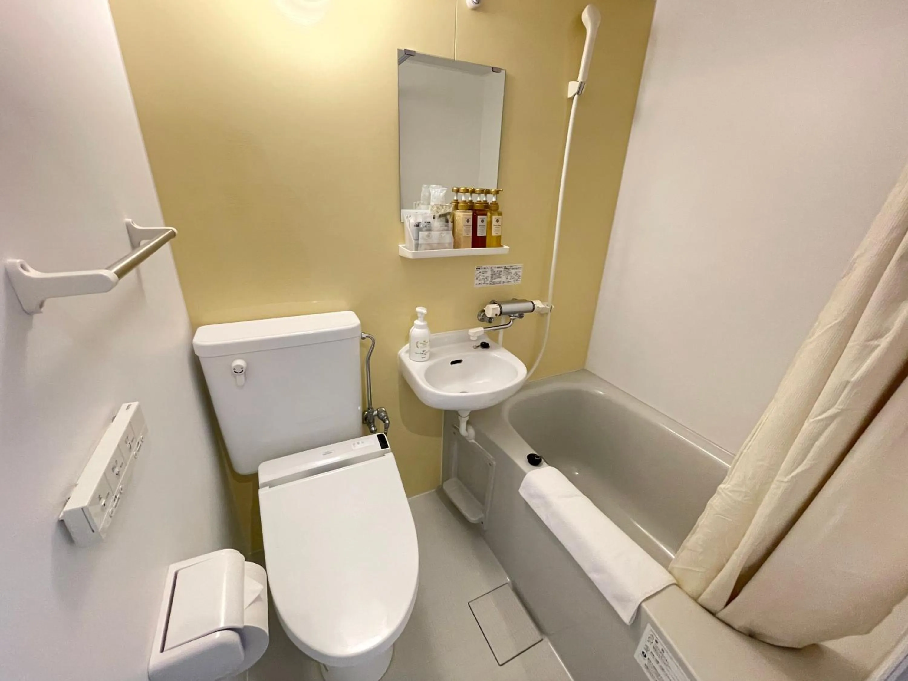 Bathroom in BiBi Hotel Cosmos Shintoshin