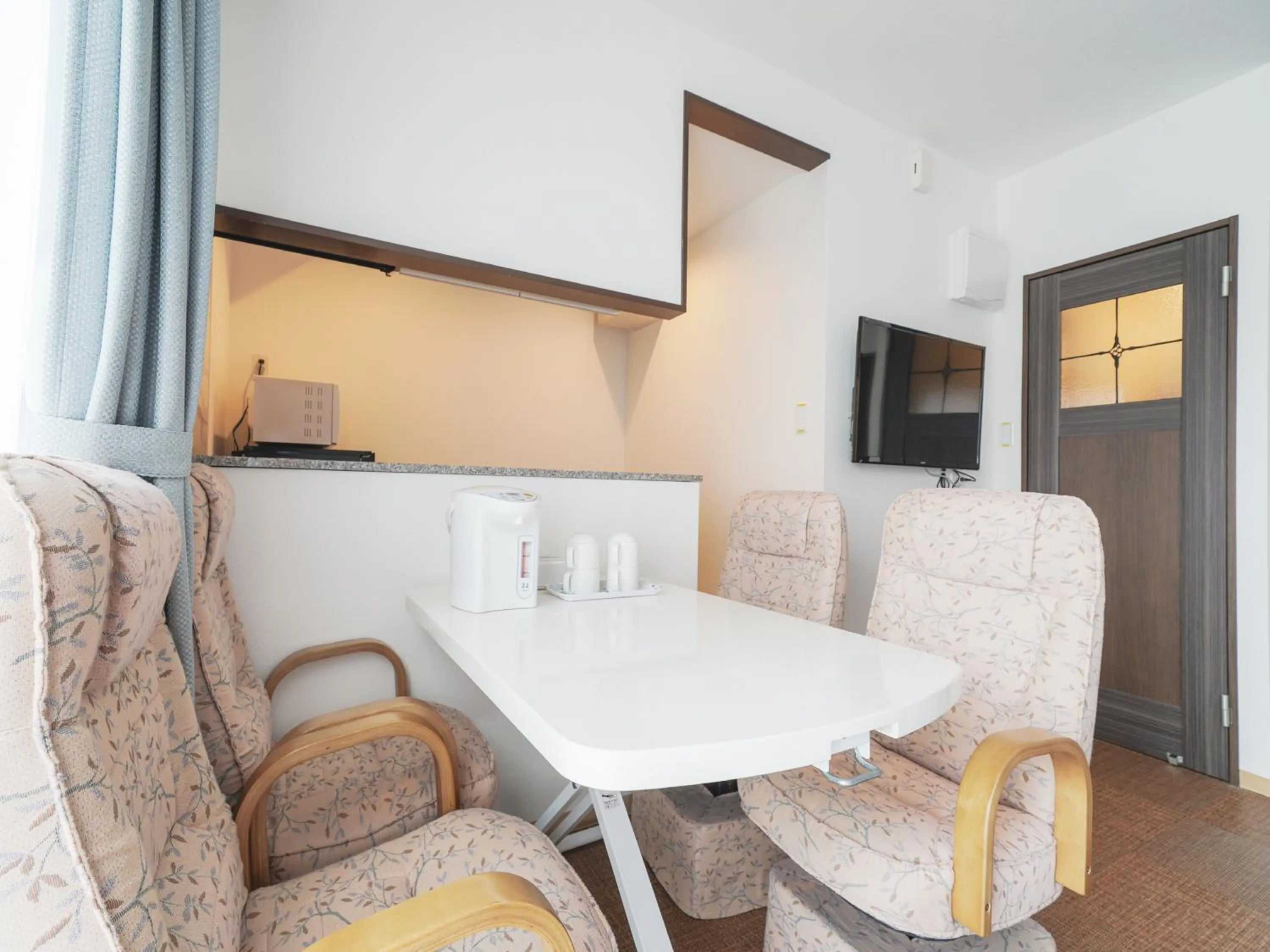 Dining area in BiBi Hotel Cosmos Shintoshin