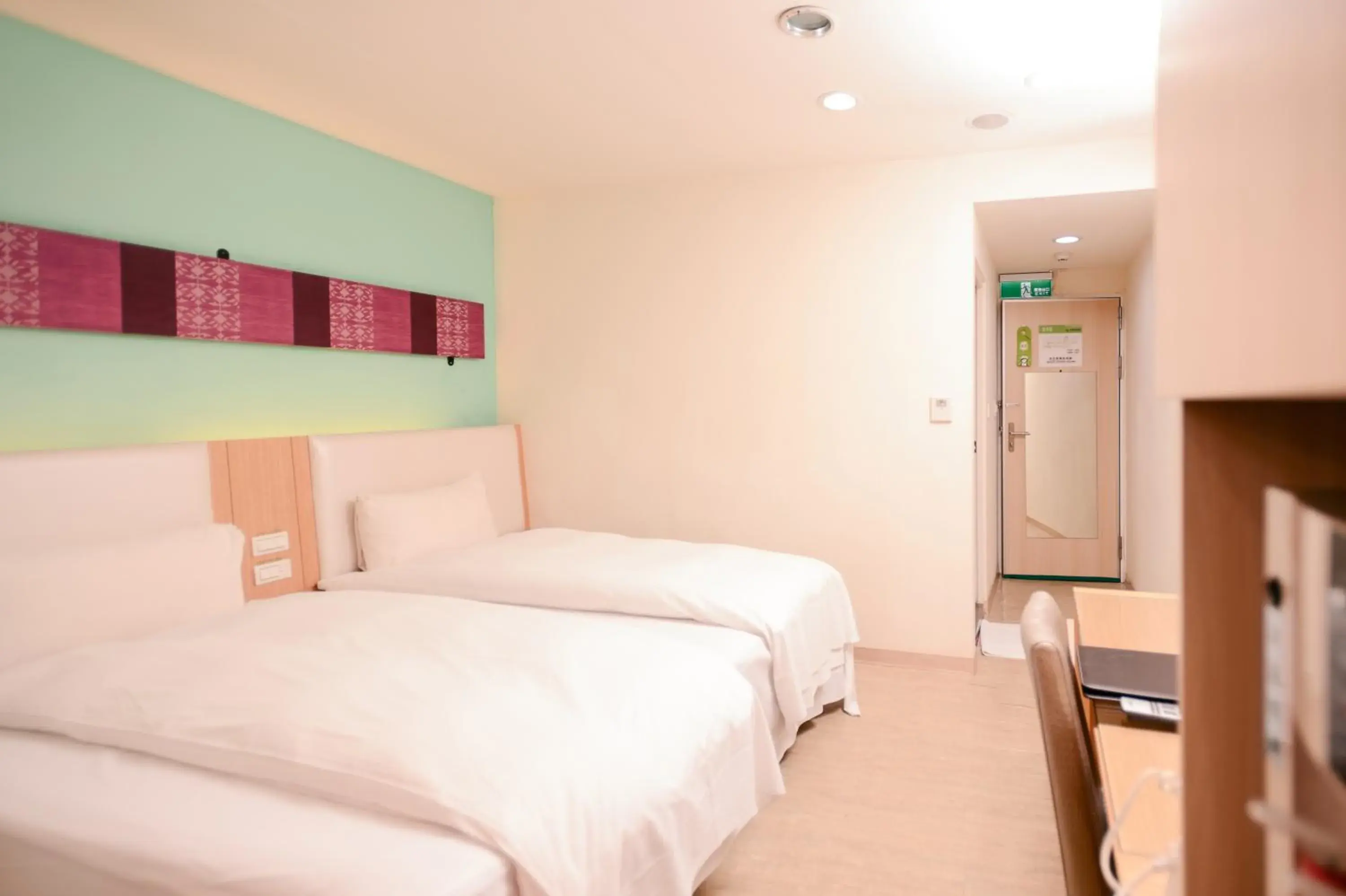 Economy Twin Room in i-Deal Hotel Economy Twin Room in i-Deal Hotel