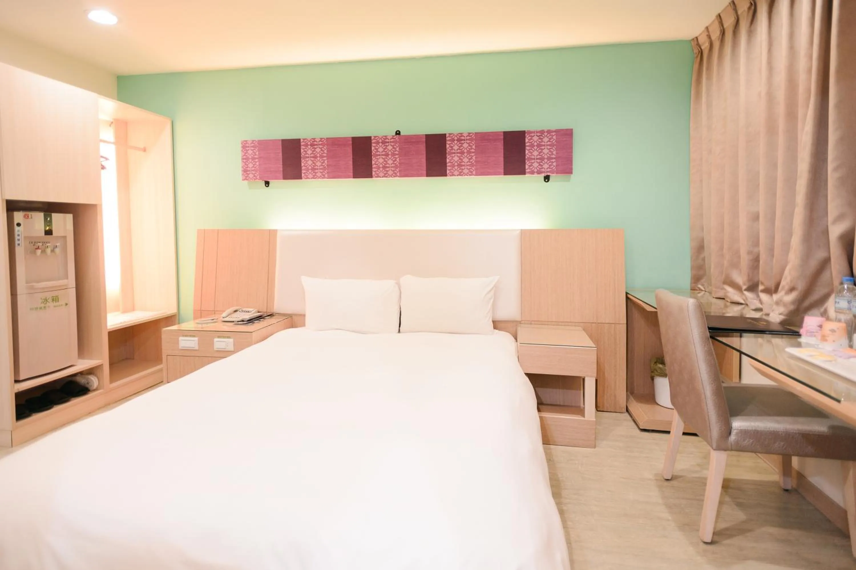 Bedroom, Bed in i-Deal Hotel