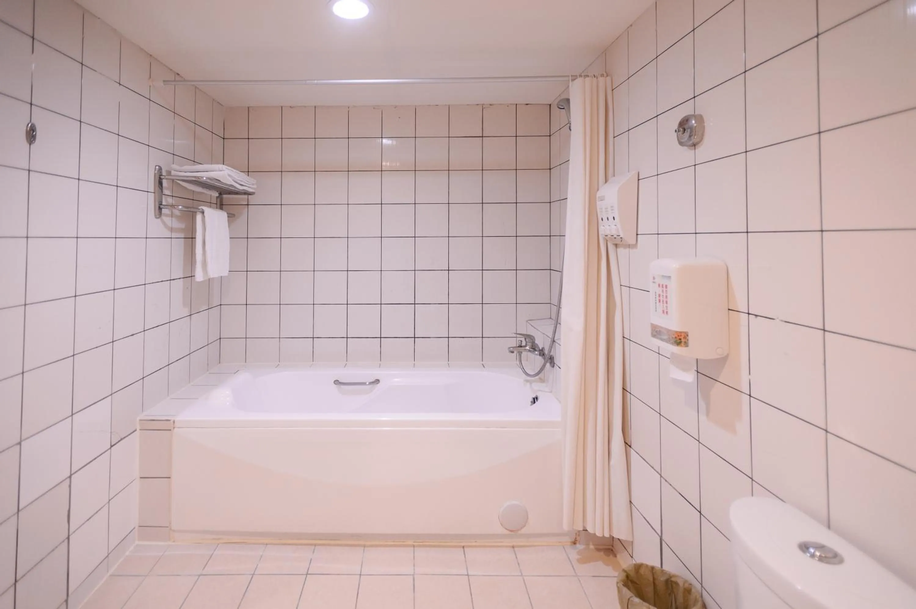 Toilet in i-Deal Hotel