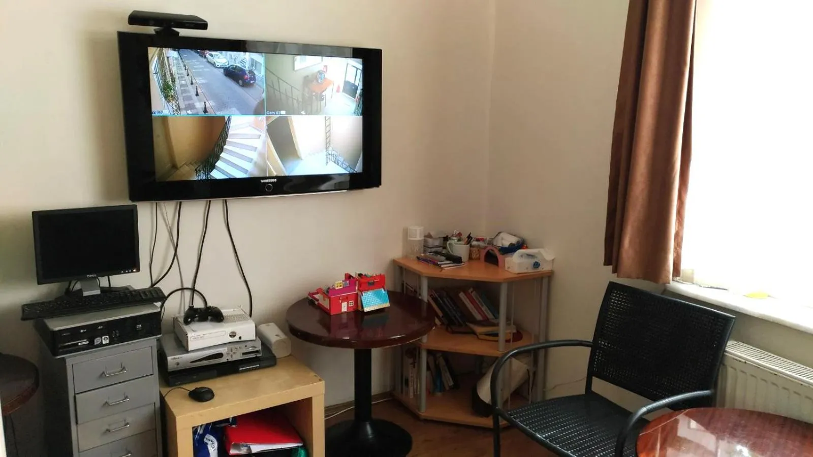 Communal lounge/ TV room in Kevin's Hostel