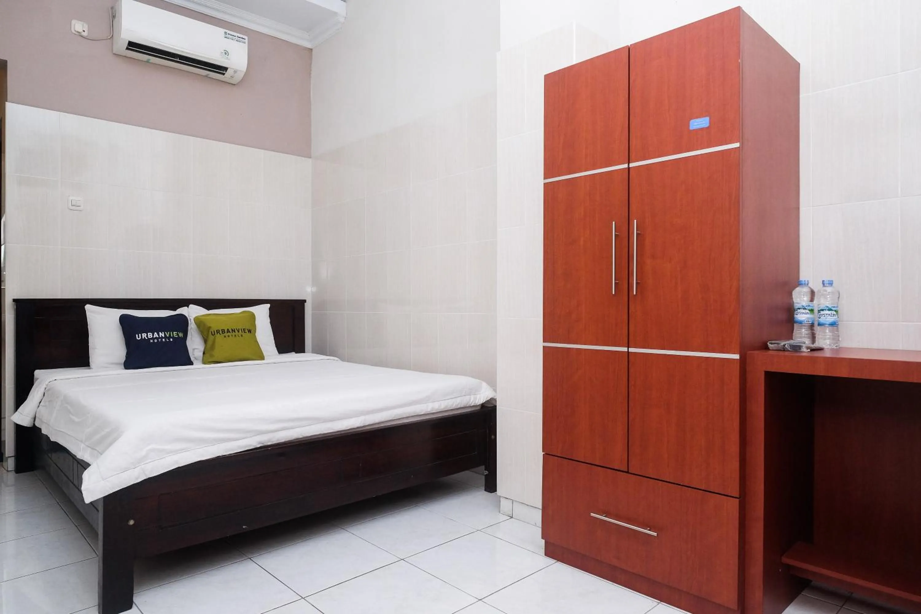 Bedroom, Bed in Urbanview Syariah Wisma Wongso Borobudur