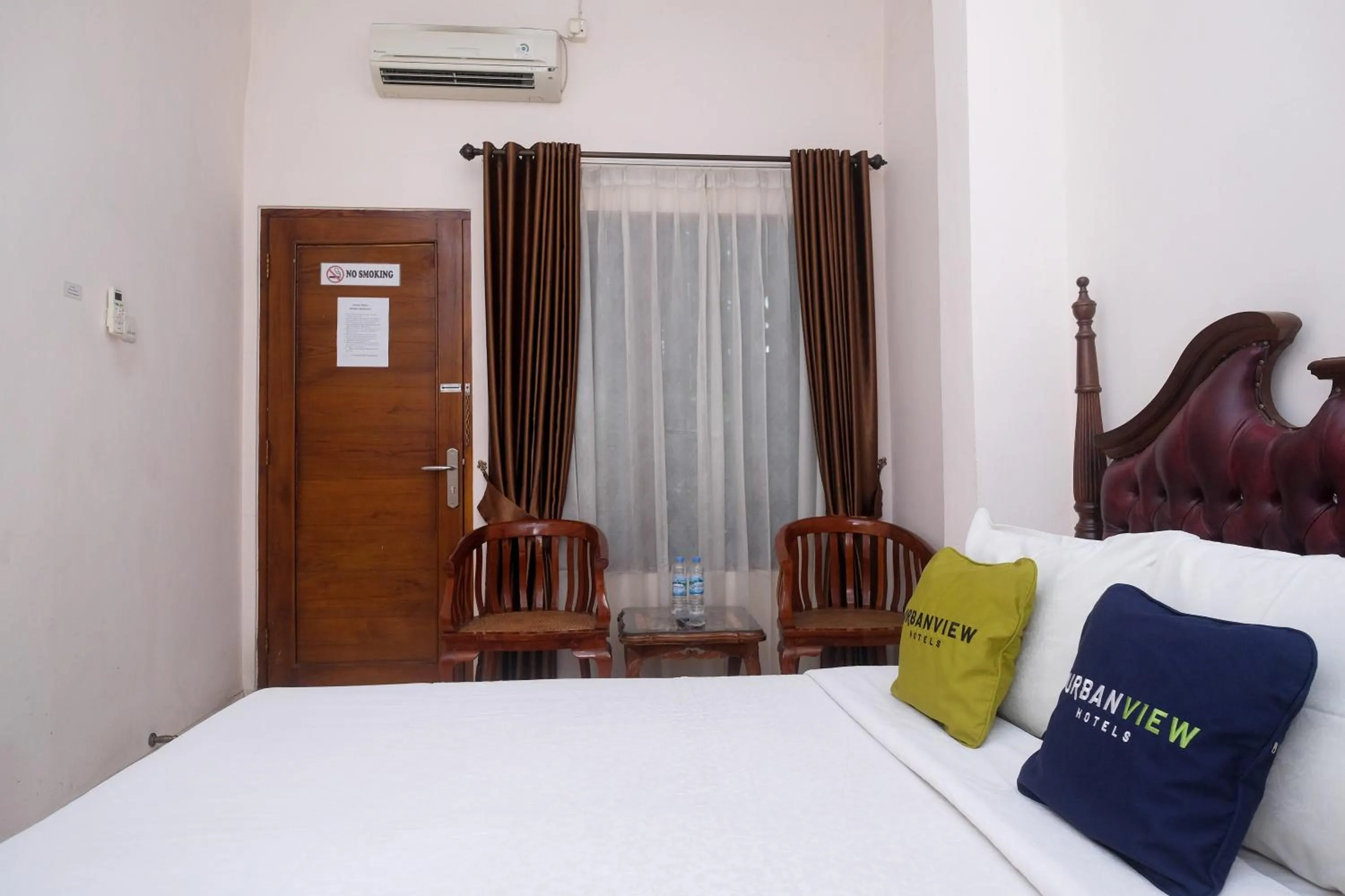 Bedroom, Bed in Urbanview Syariah Wisma Wongso Borobudur