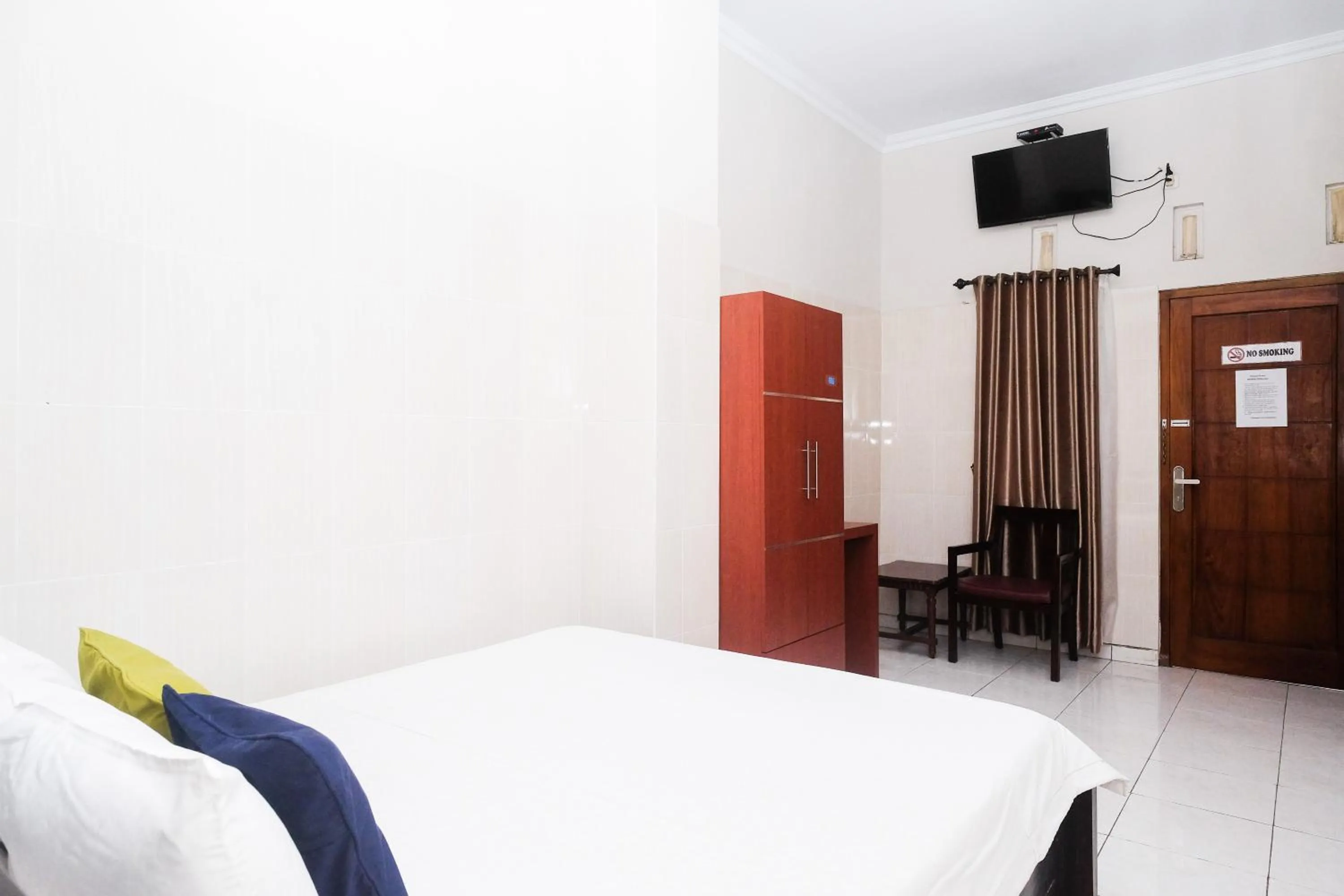 Bedroom, Bed in Urbanview Syariah Wisma Wongso Borobudur