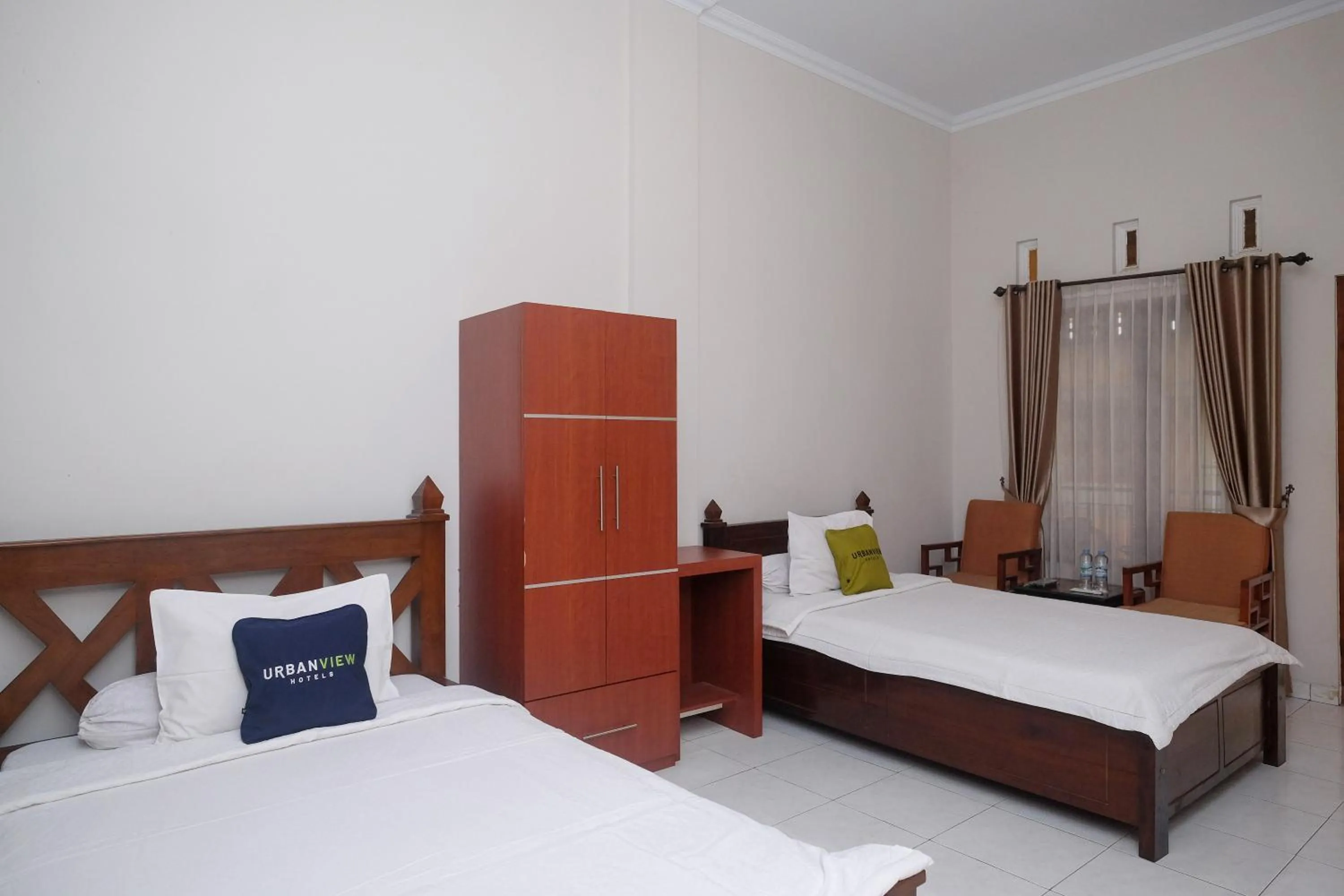 Bedroom, Bed in Urbanview Syariah Wisma Wongso Borobudur