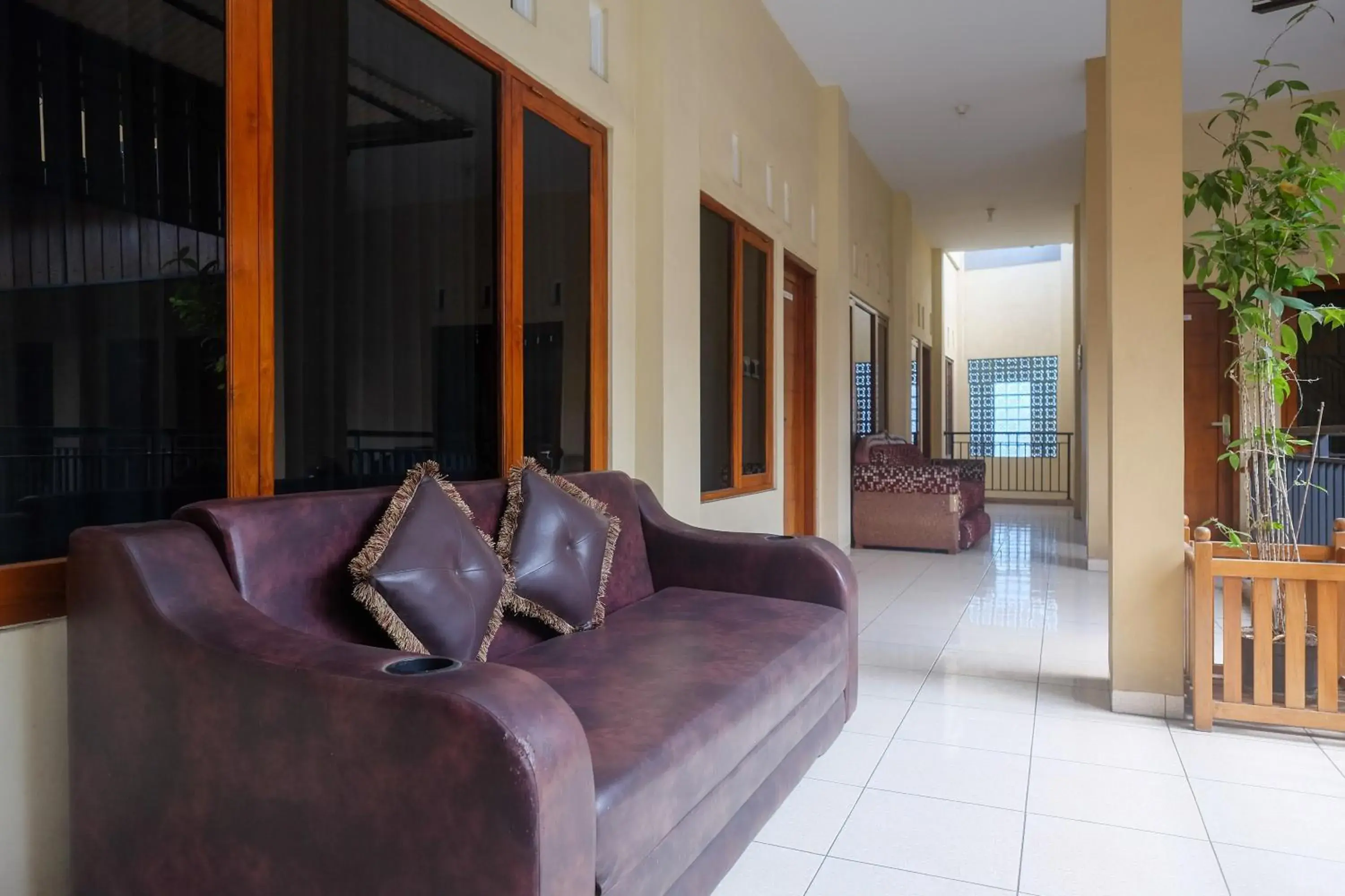 Seating area in Urbanview Syariah Wisma Wongso Borobudur Seating area in Urbanview Syariah Wisma Wongso Borobudur