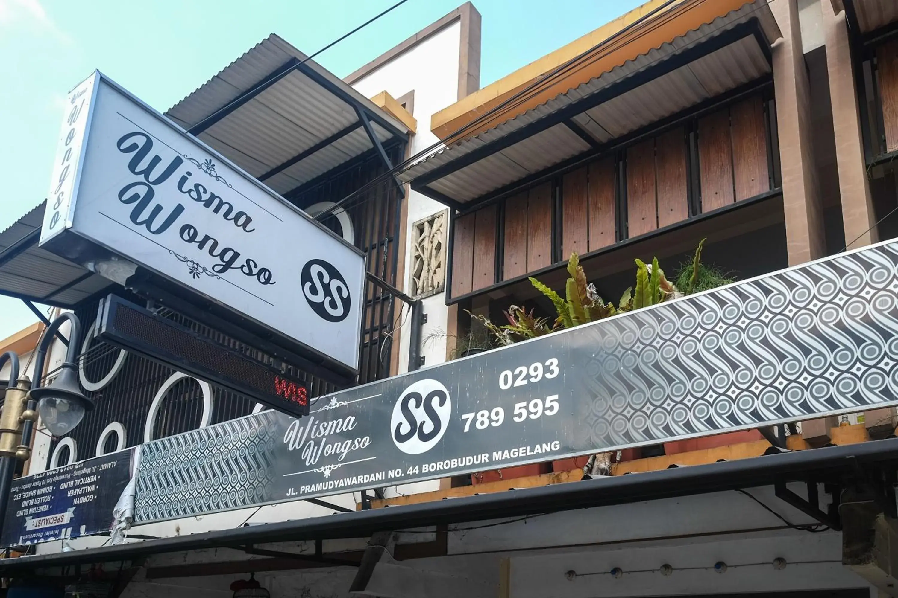 Property logo or sign in Urbanview Syariah Wisma Wongso Borobudur Property logo or sign in Urbanview Syariah Wisma Wongso Borobudur